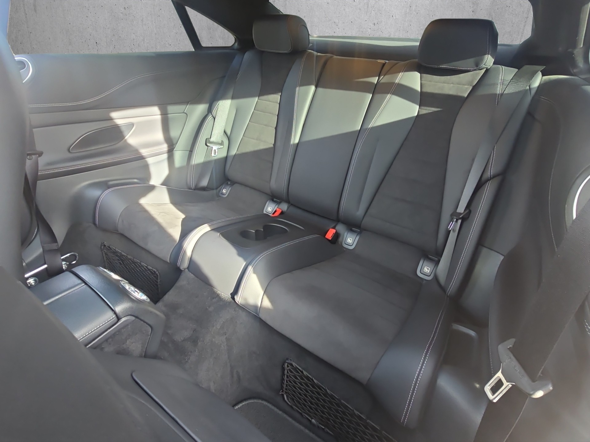 MERCEDES-BENZ E 220 d AMG Line 4matic Coupé-image-12