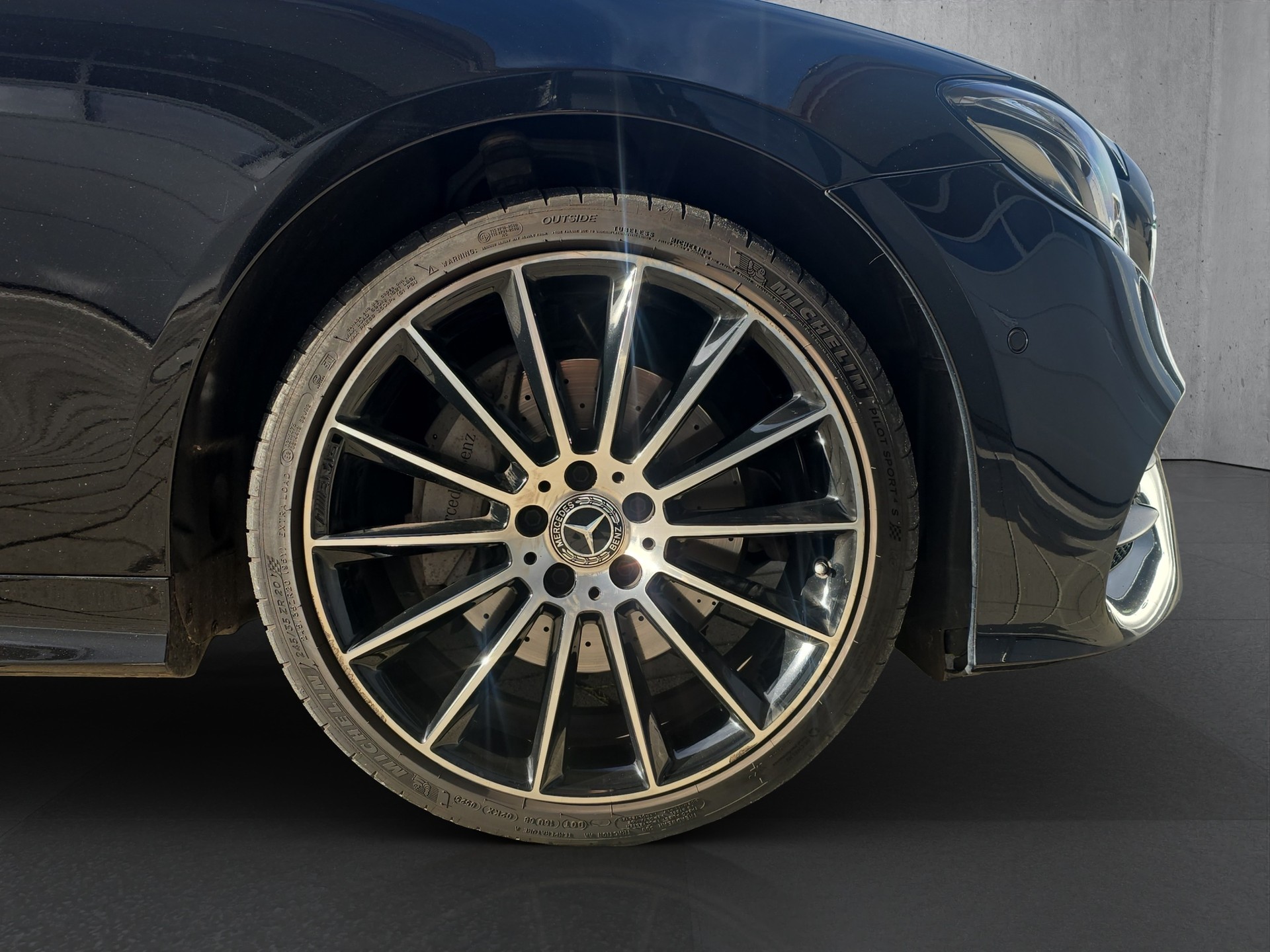 MERCEDES-BENZ E 220 d AMG Line 4matic Coupé-image-8