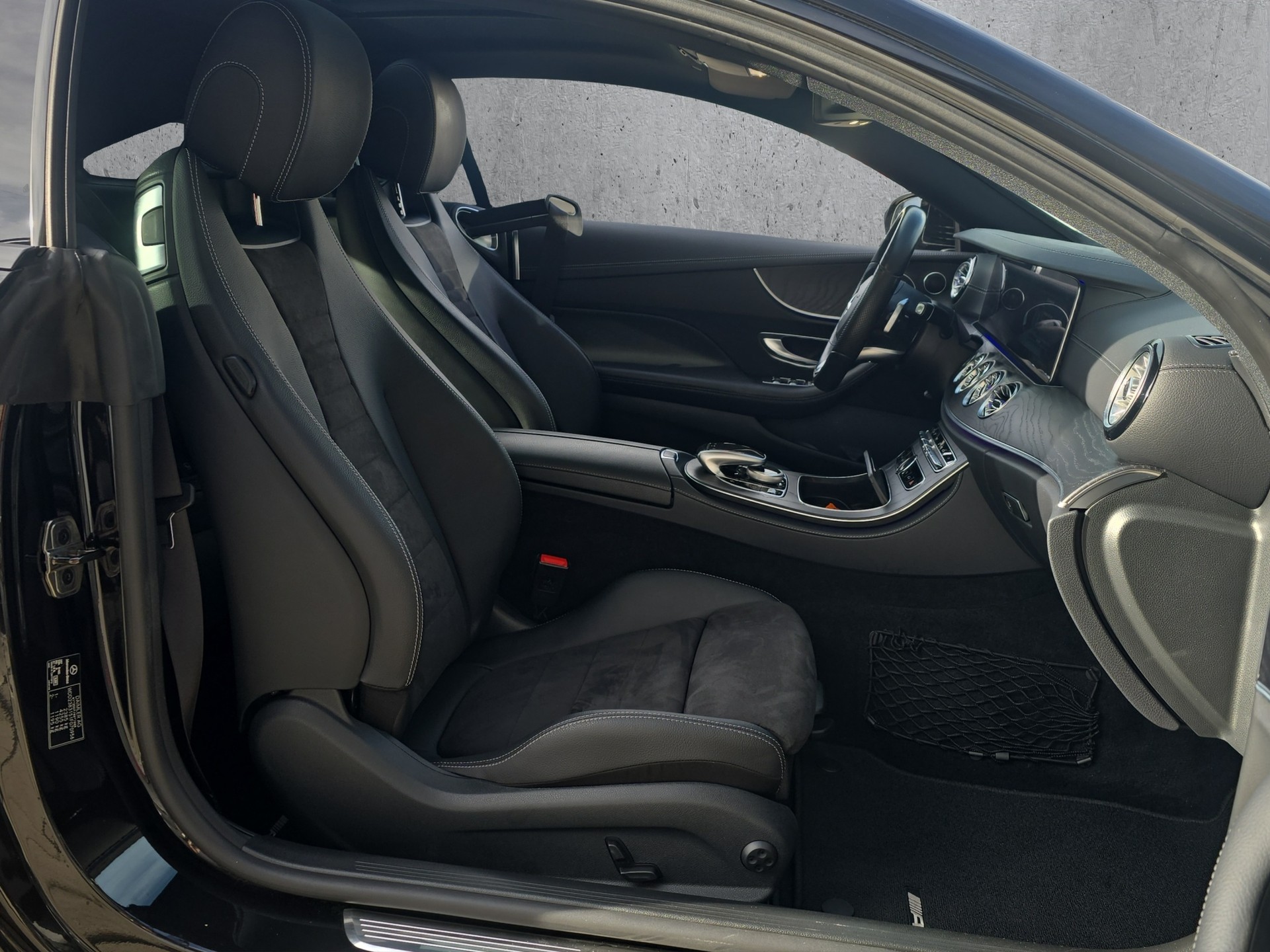 MERCEDES-BENZ E 220 d AMG Line 4matic Coupé-image-11