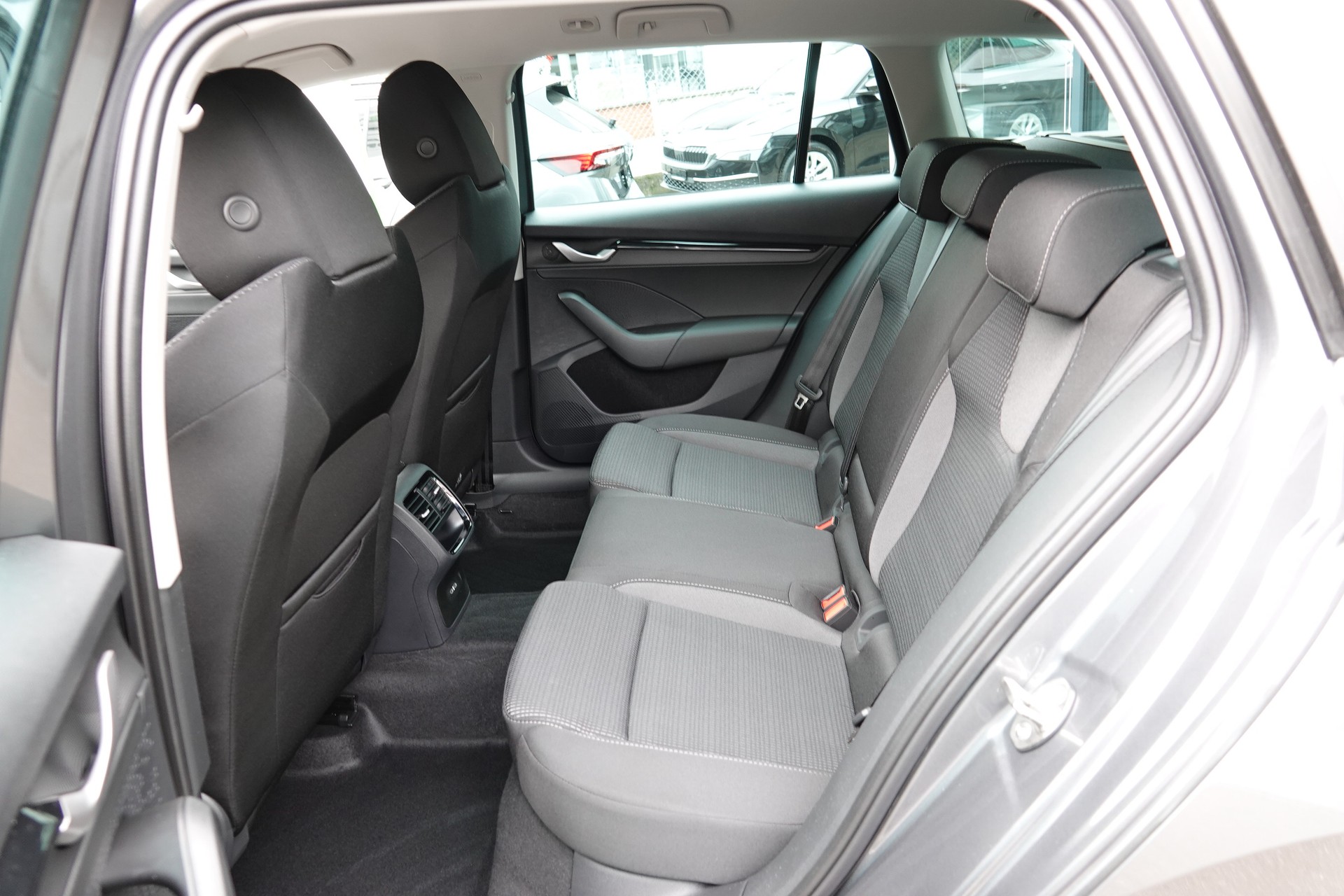 SKODA Octavia 1.5 TSI mHEV Sel.-image-13