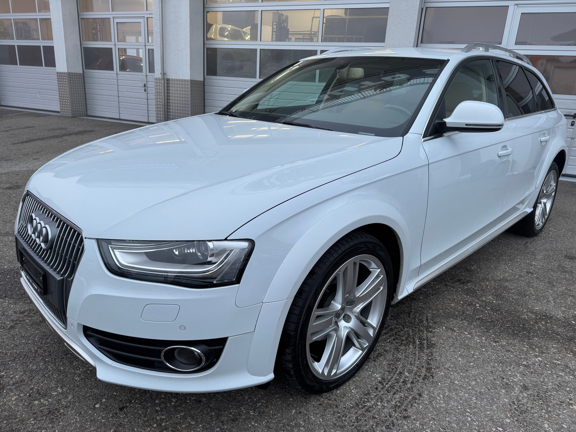 AUDI A4 allroad 3.0 TDI clean diesel quattro S-tronic-image-0