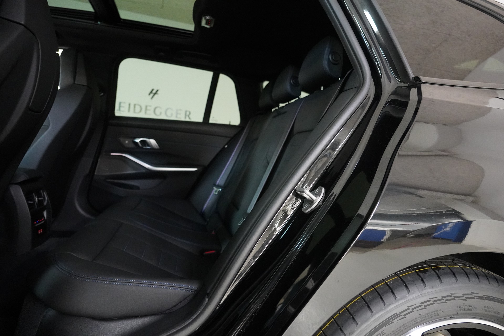 BMW M340d xDrive 48V Touring Steptronic M Sport Pro-image-12
