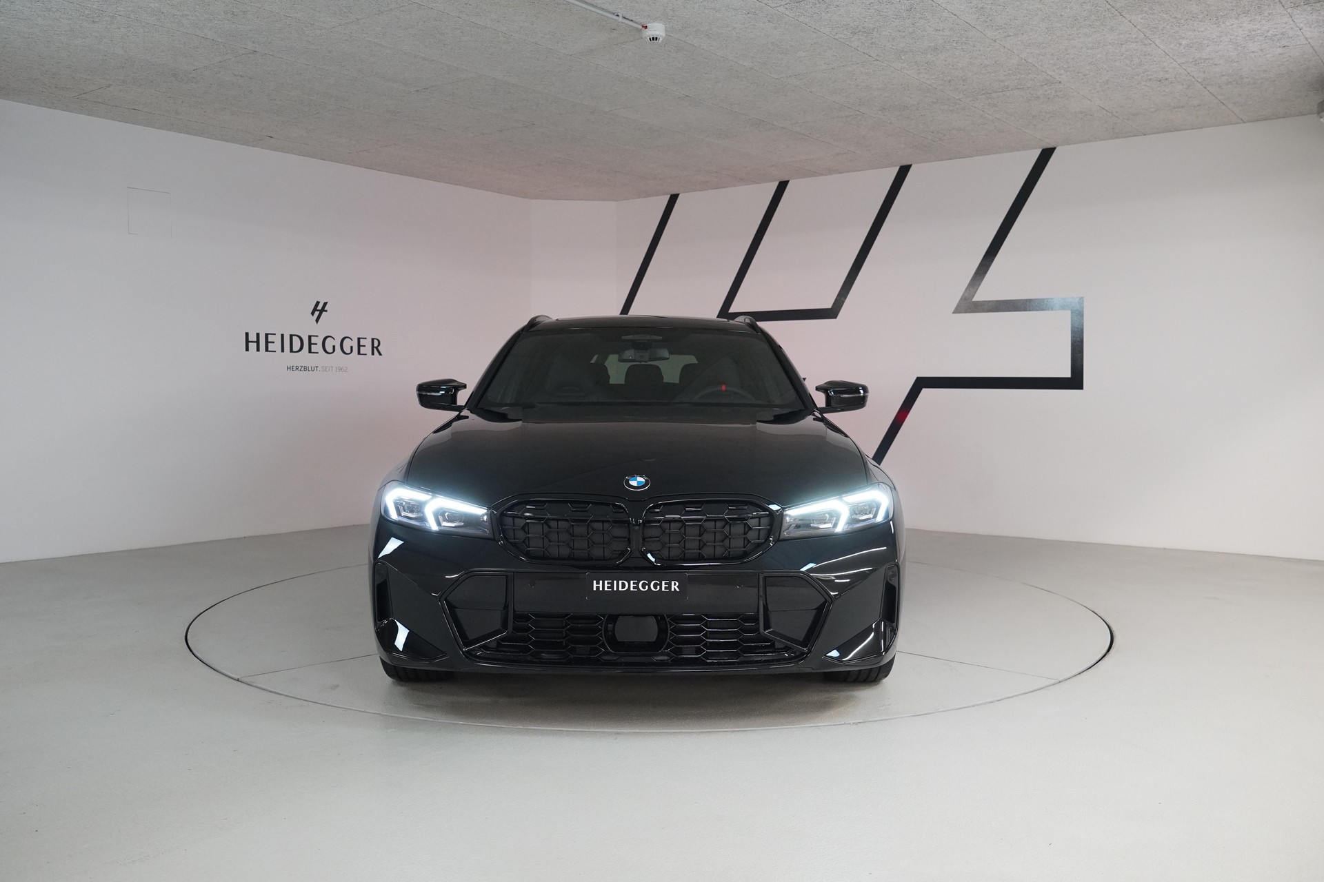 BMW M340d xDrive 48V Touring Steptronic M Sport Pro-showroom-element-1