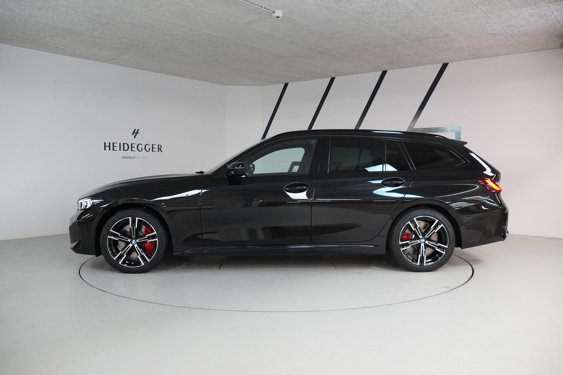 BMW M340d xDrive 48V Touring Steptronic M Sport Pro-showroom-element-3