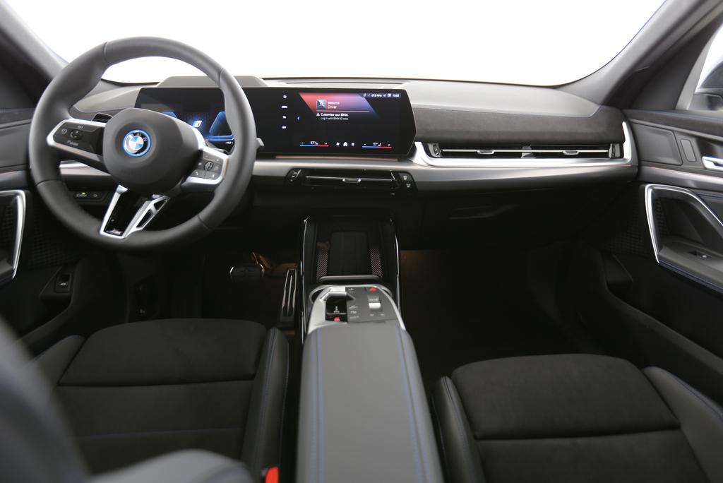 BMW iX2 20 eDrive-showroom-element-3