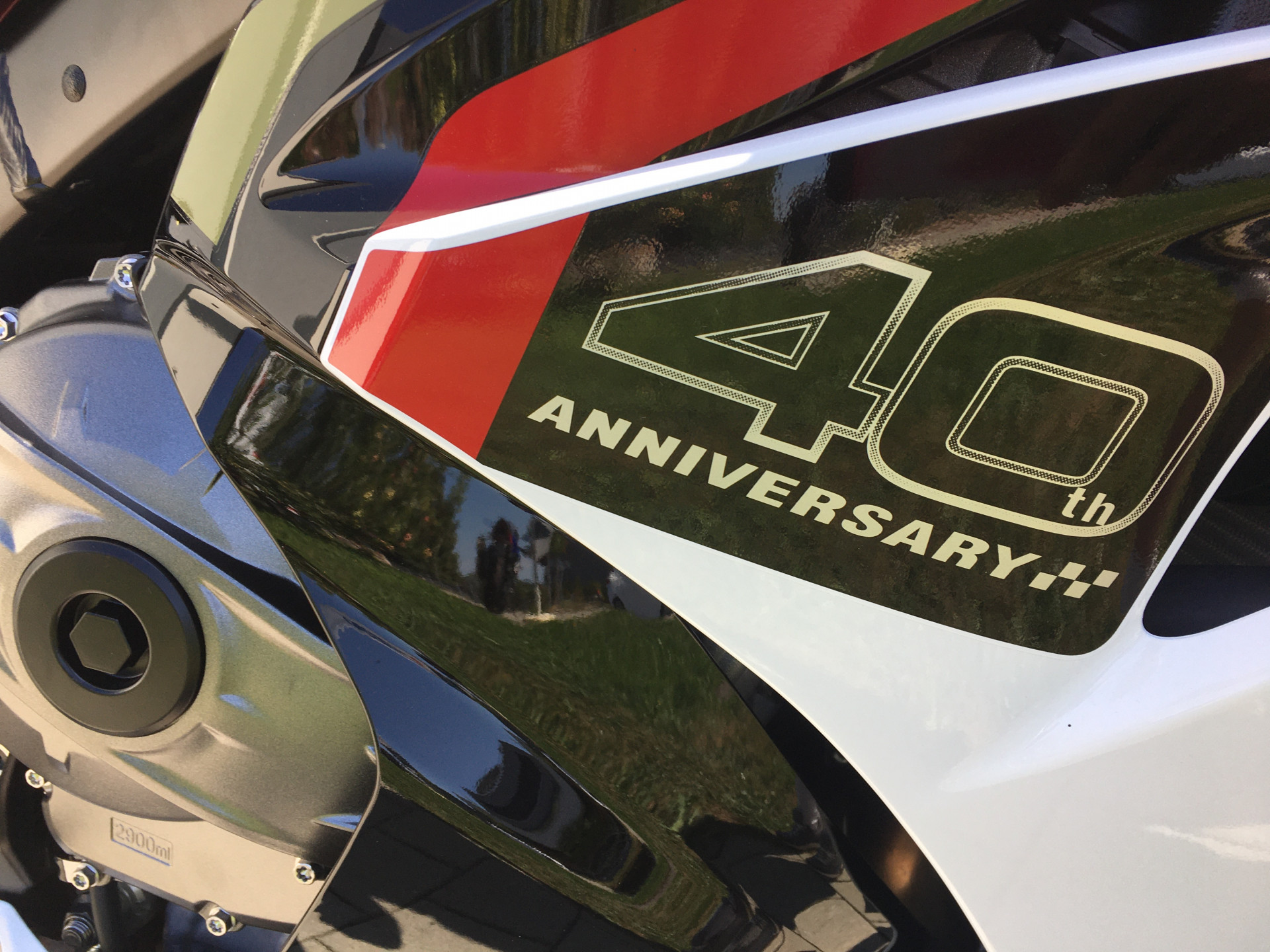 SUZUKI GSX-R 1000 R 40th Anniversary Edition-showroom-element-3