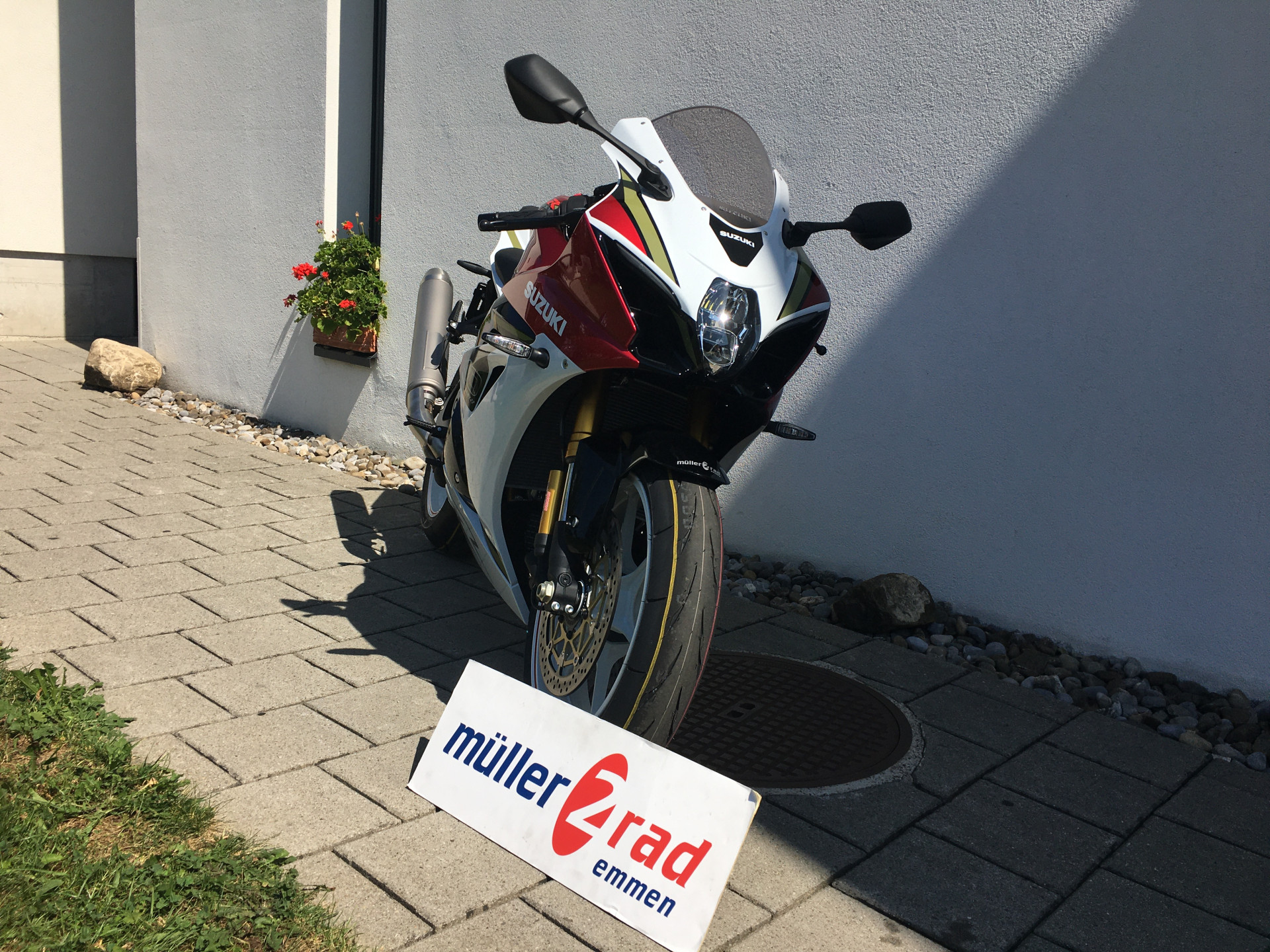 SUZUKI GSX-R 1000 R 40th Anniversary Edition-showroom-element-1