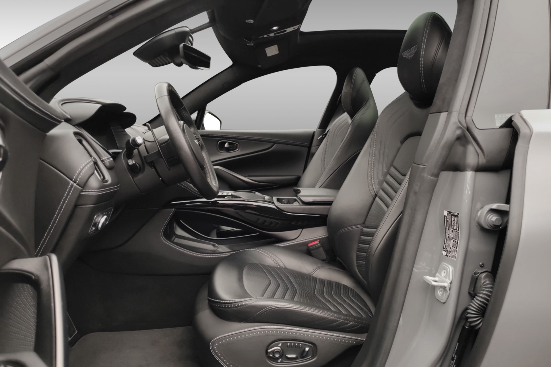 ASTON MARTIN DBX 4.0 V8-image-18