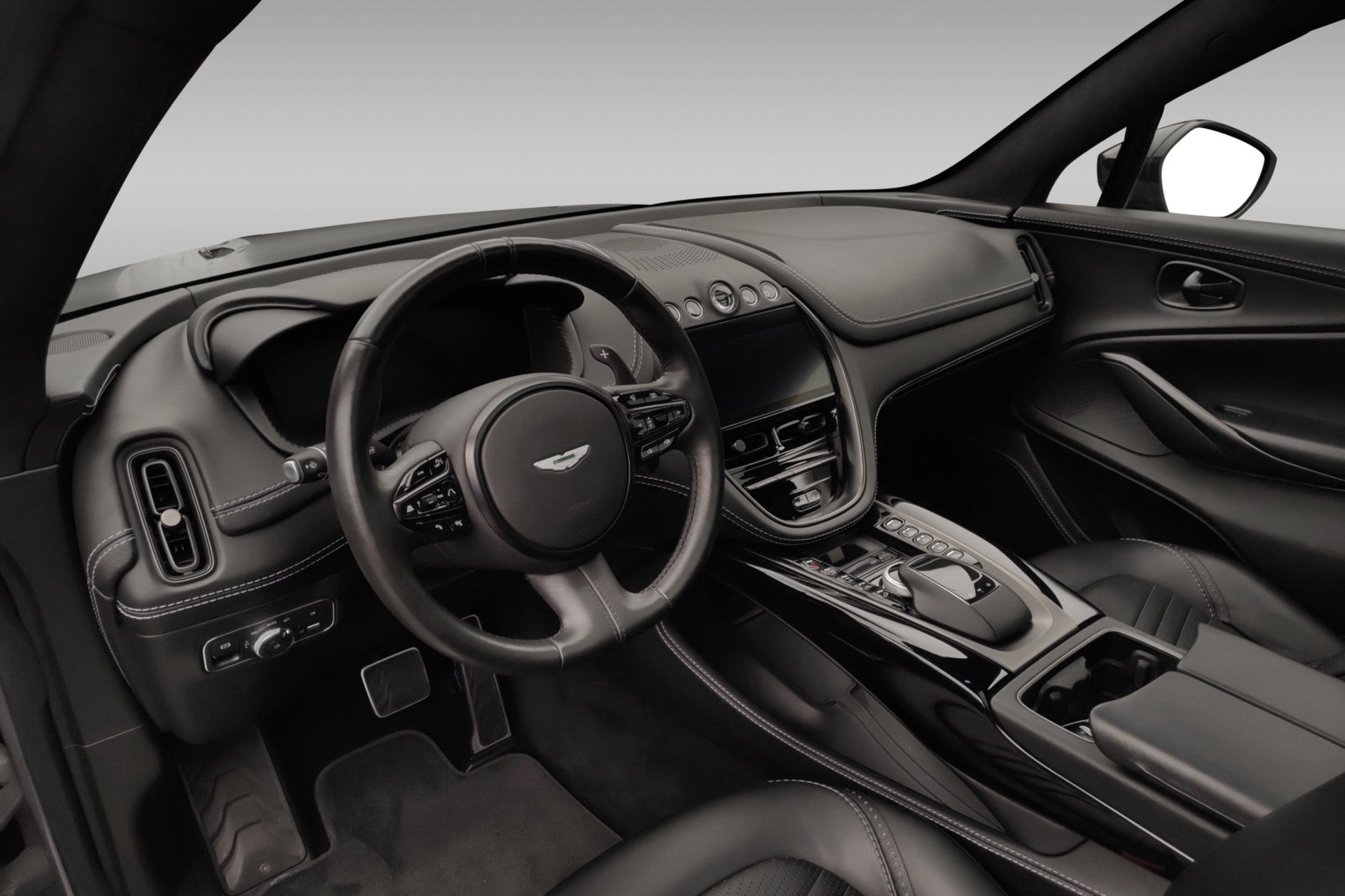ASTON MARTIN DBX 4.0 V8-image-15