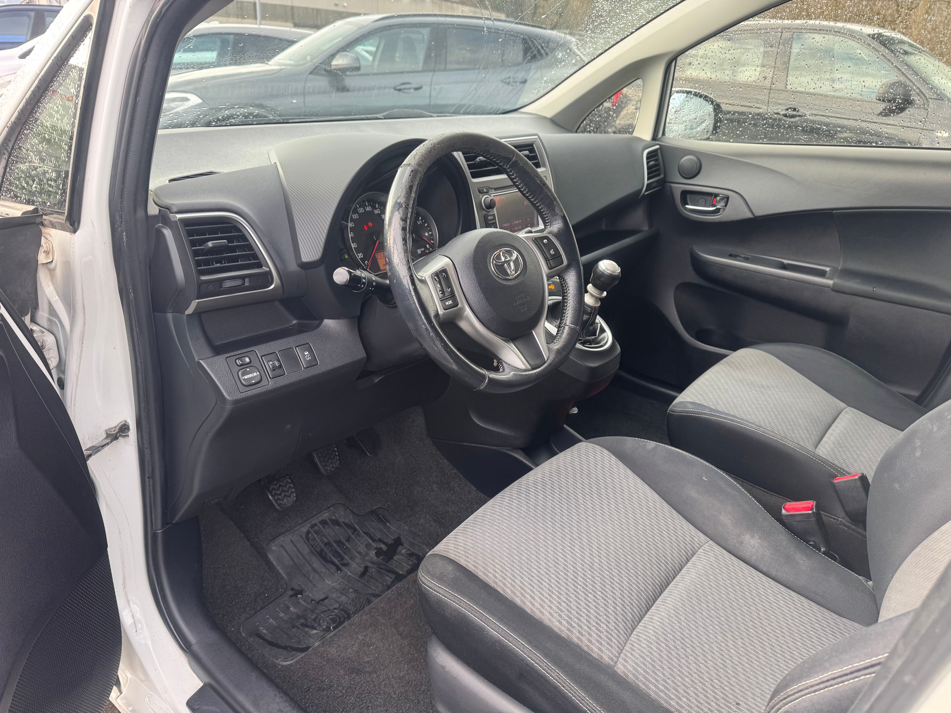 TOYOTA Verso-S 1.4 D-4D Linea Sol-image-9