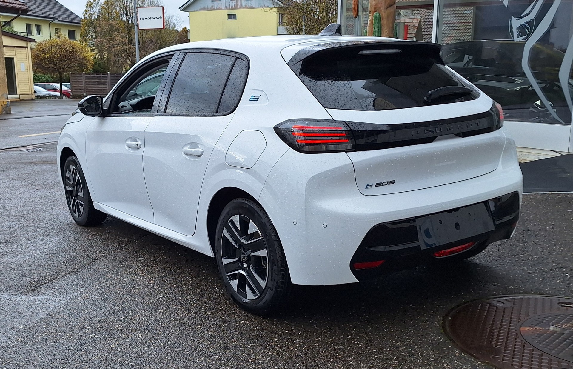 PEUGEOT e-208 Allure Helvetia (439)-image-1