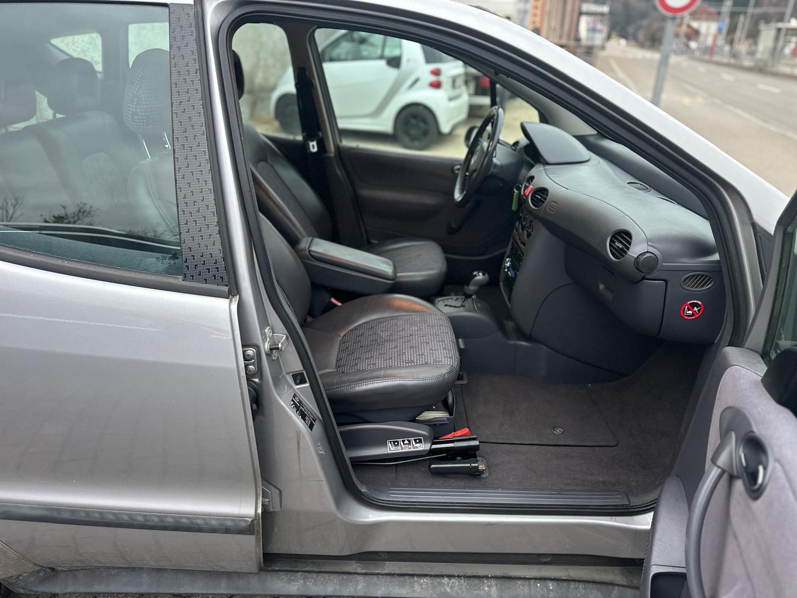 MERCEDES-BENZ A 160 Avantgarde-image-14