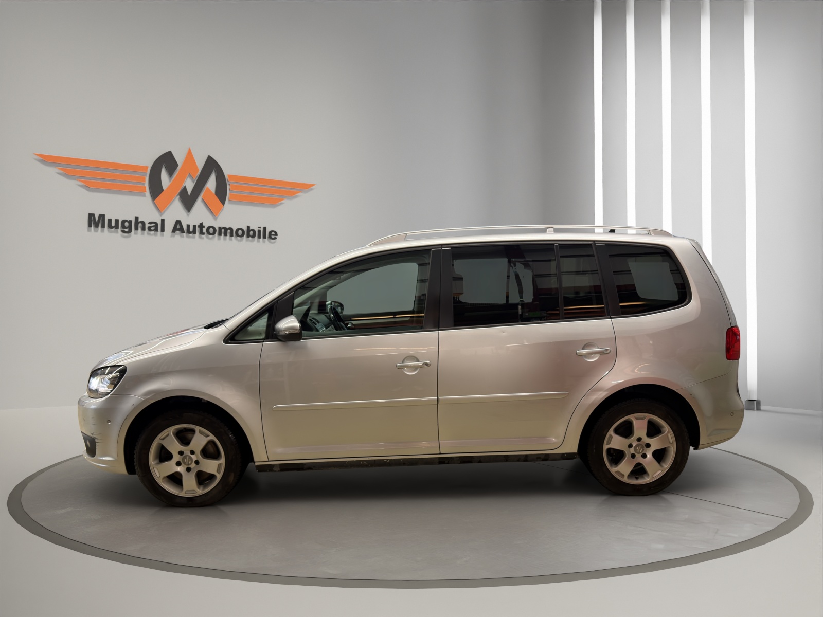 VW Touran 2.0 TDI BMT Comfortline DSG-image-6
