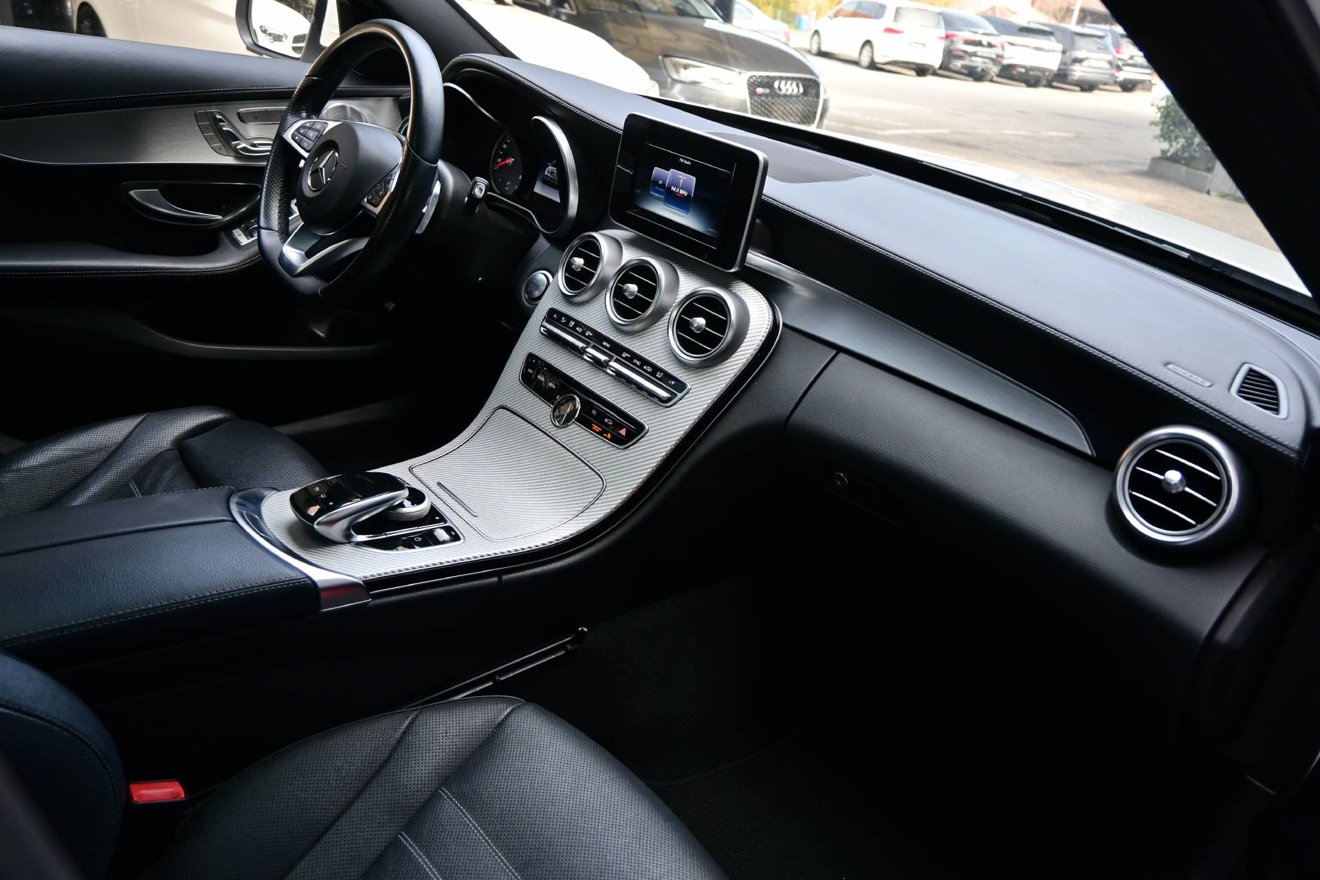 MERCEDES-BENZ C 300 AMG Line *Diamond Perlweiss*HUD*Pano*UVM.-image-10