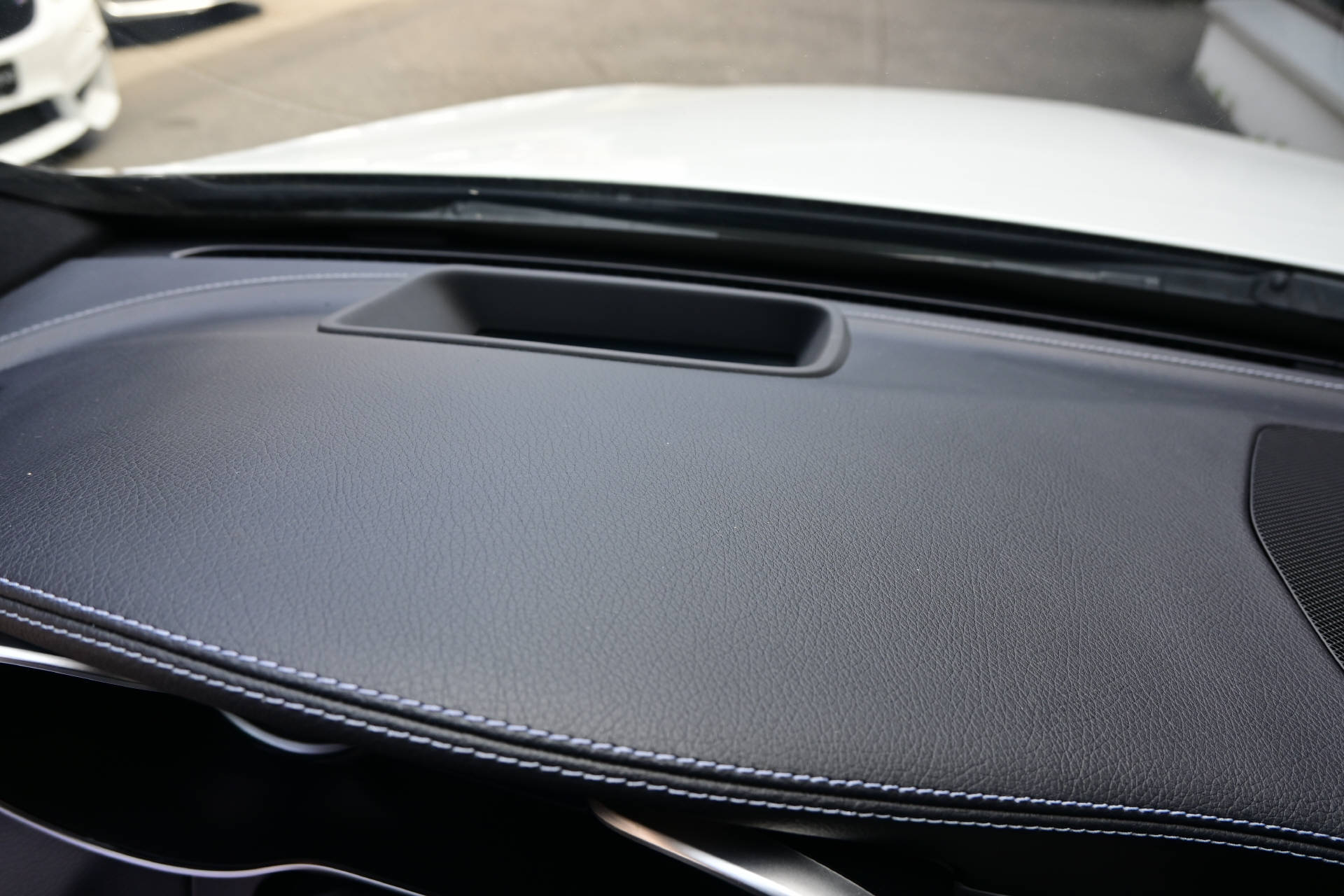 MERCEDES-BENZ C 300 AMG Line *Diamond Perlweiss*HUD*Pano*UVM.-image-12
