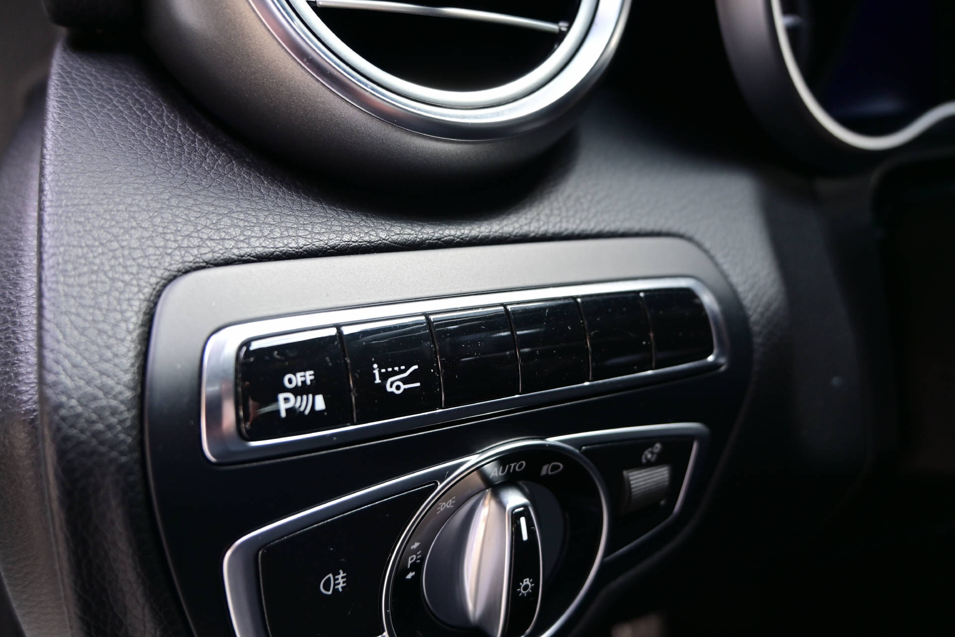 MERCEDES-BENZ C 300 AMG Line *Diamond Perlweiss*HUD*Pano*UVM.-image-14