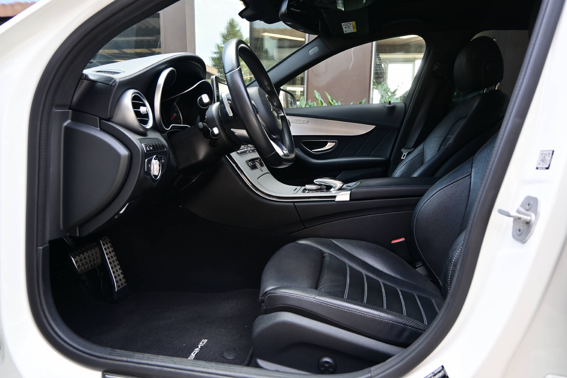 MERCEDES-BENZ C 300 AMG Line *Diamond Perlweiss*HUD*Pano*UVM.-image-9