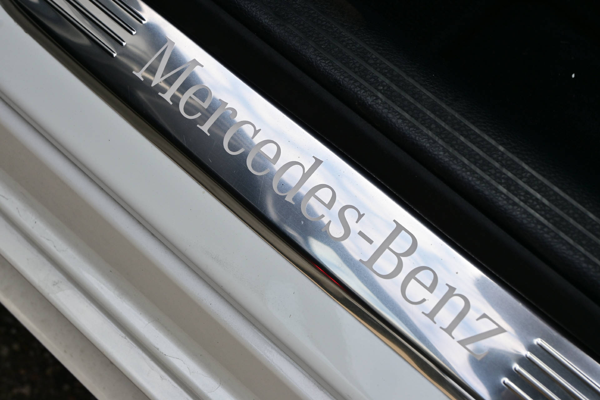 MERCEDES-BENZ C 300 AMG Line *Diamond Perlweiss*HUD*Pano*UVM.-image-21