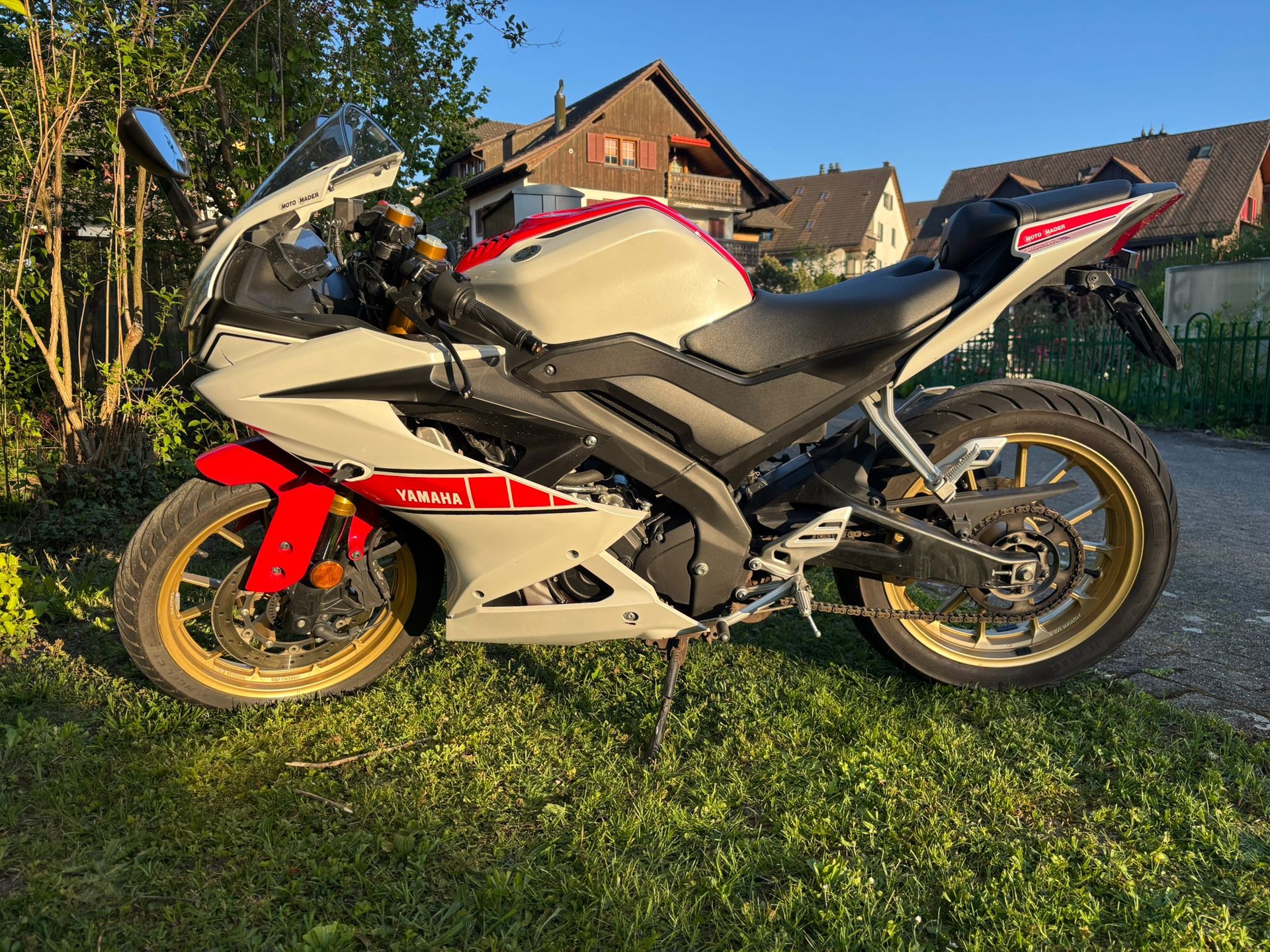 YAMAHA YZF-R 125-image-1
