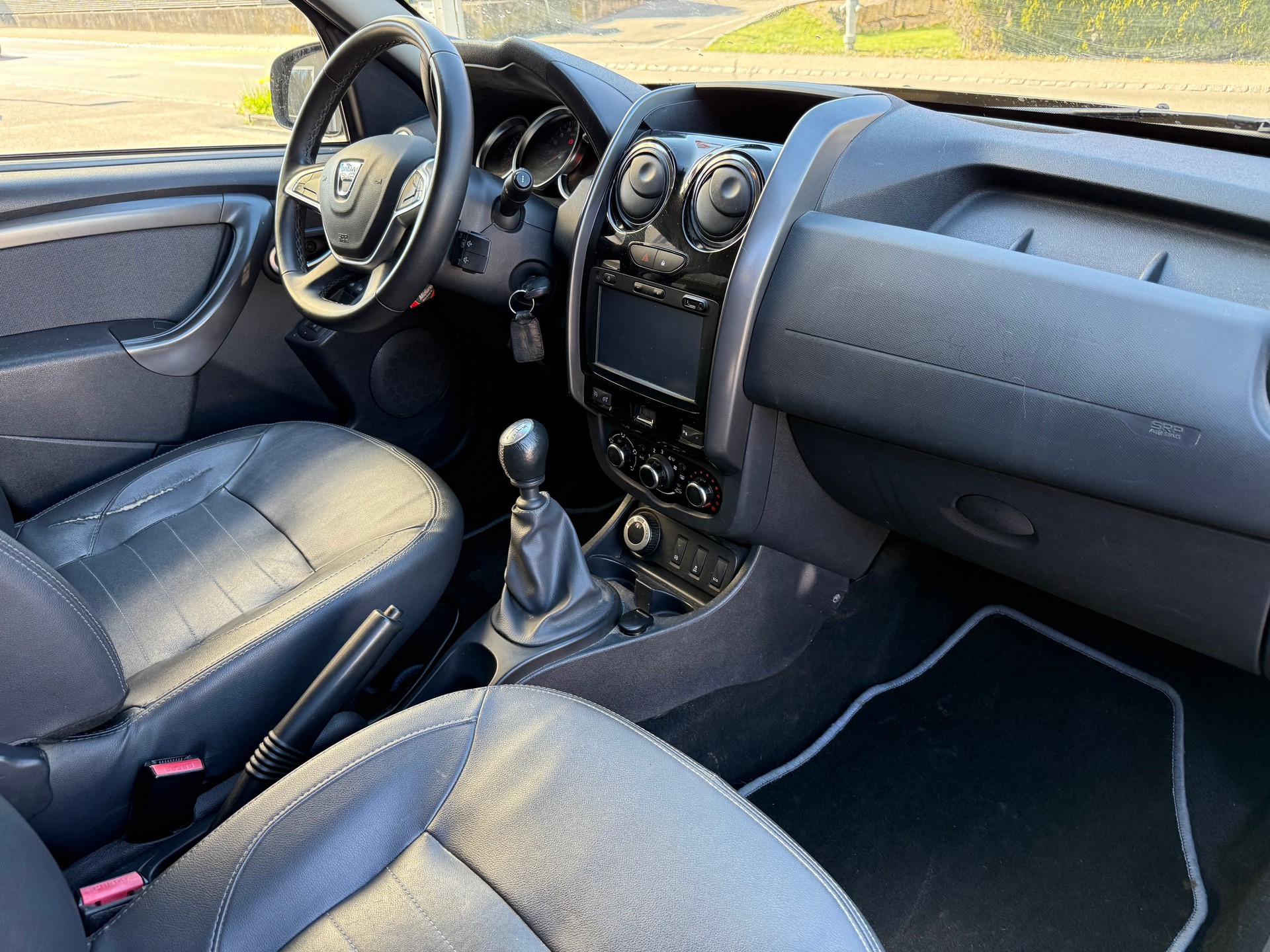 DACIA Duster 1.2 T Lauréate 4x4-image-10