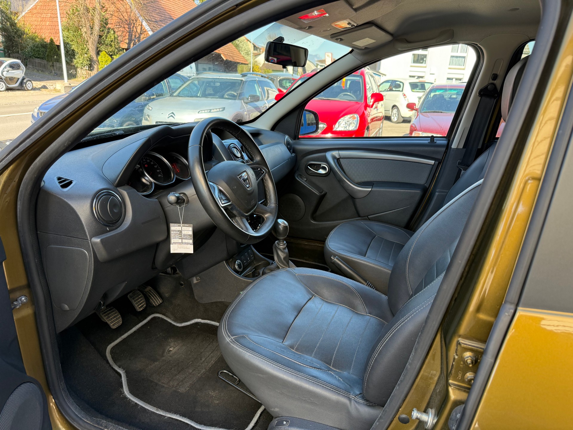 DACIA Duster 1.2 T Lauréate 4x4-image-8