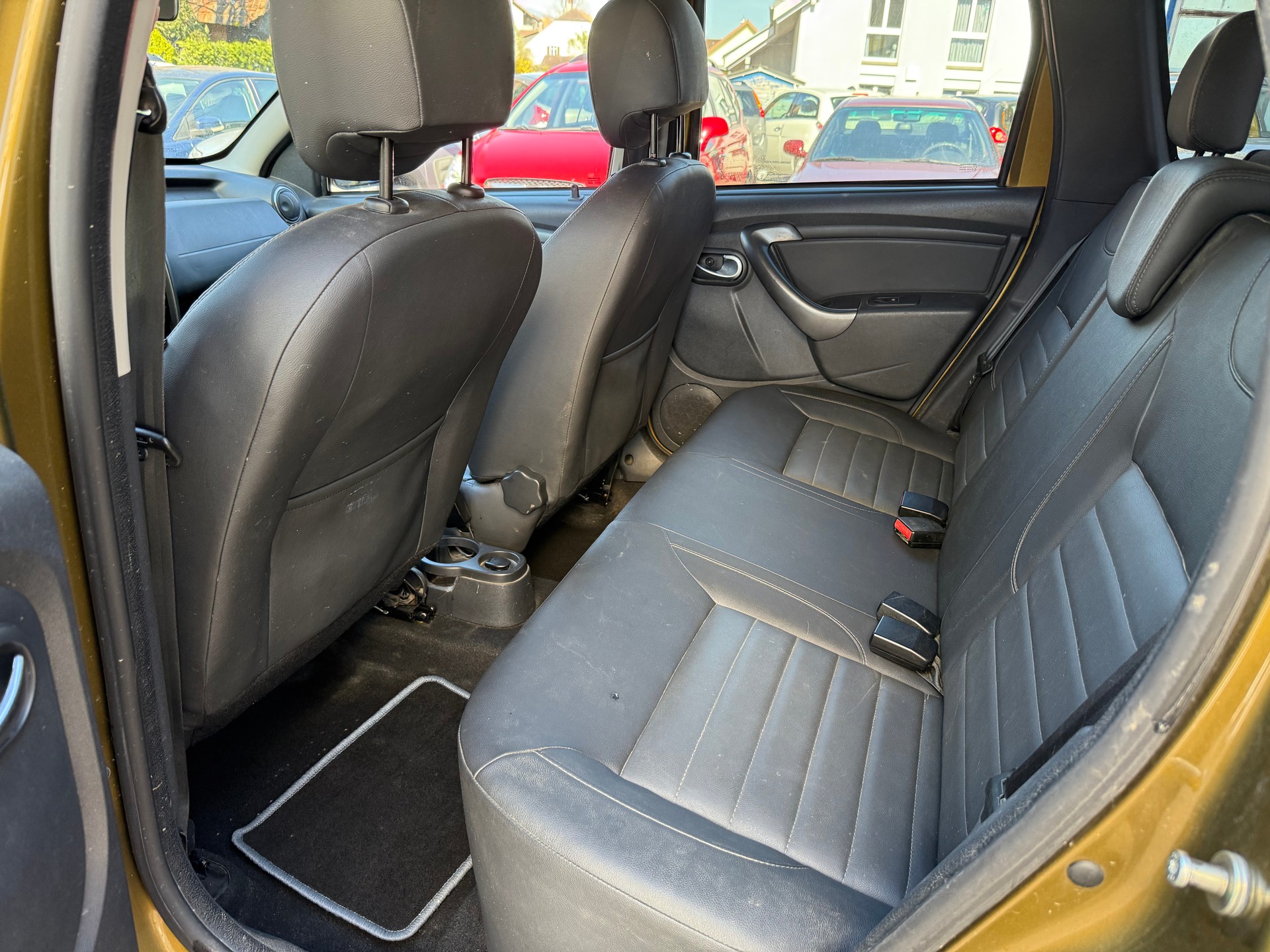 DACIA Duster 1.2 T Lauréate 4x4-image-9