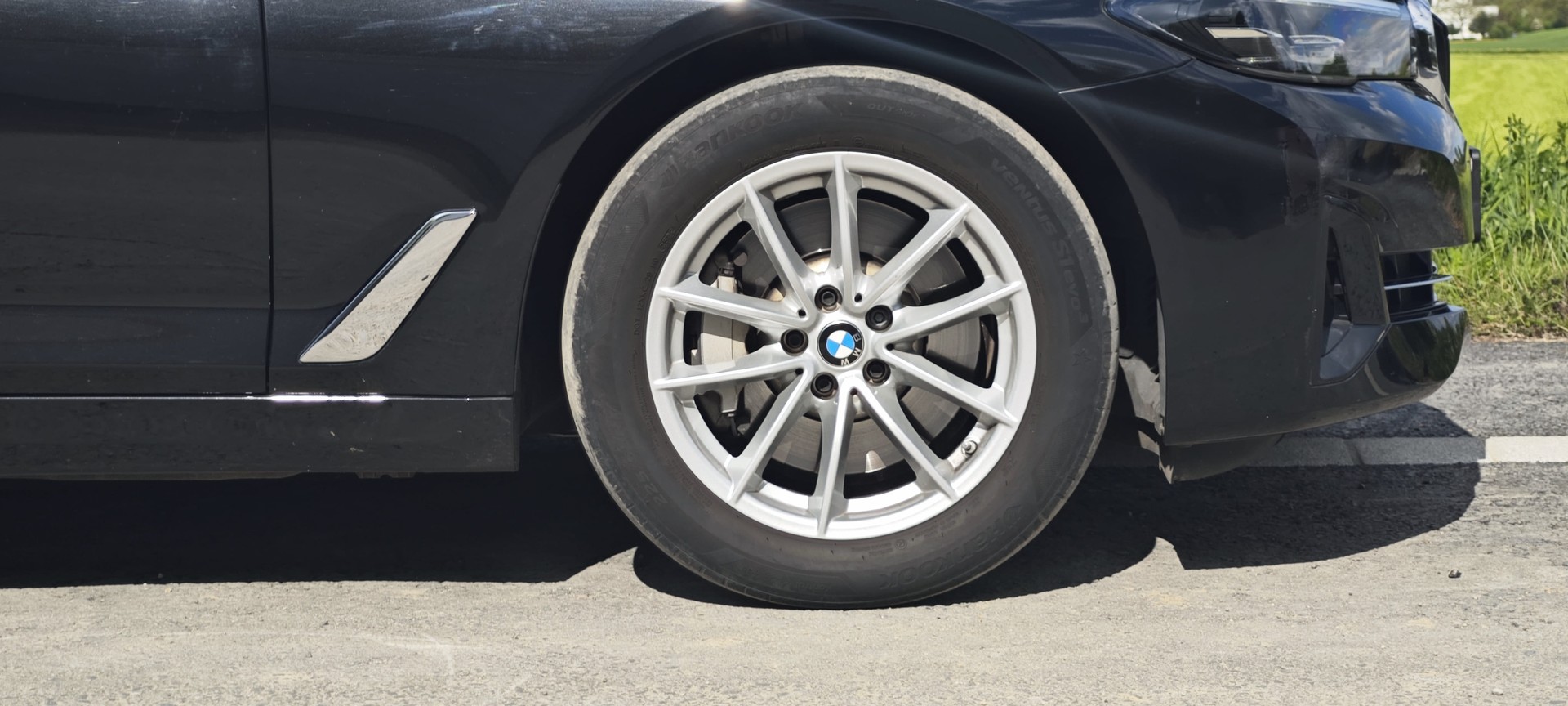 BMW 530i xDrive 48V Touring Steptronic-image-11