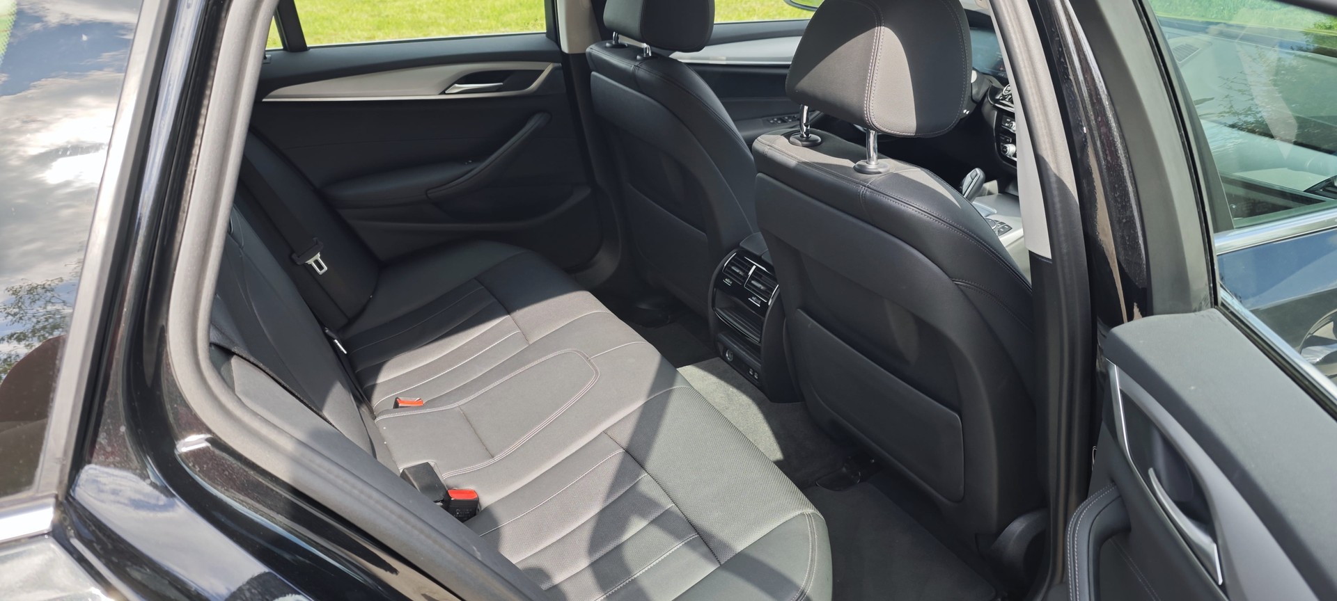 BMW 530i xDrive 48V Touring Steptronic-image-6
