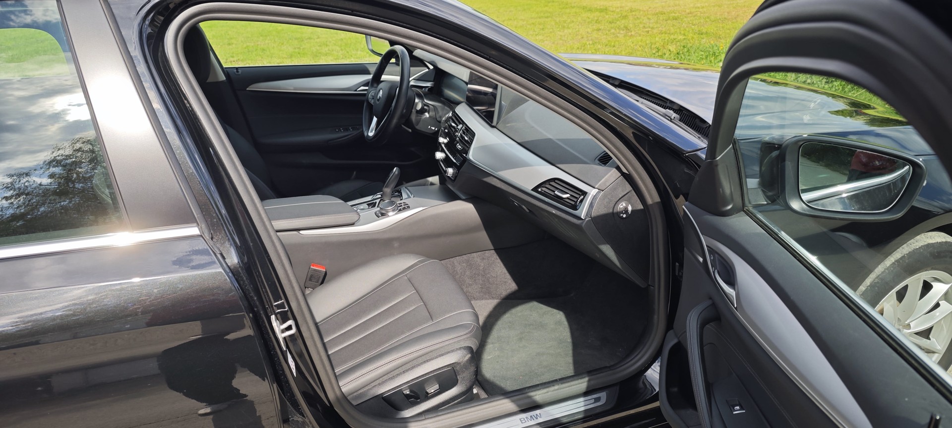 BMW 530i xDrive 48V Touring Steptronic-image-5
