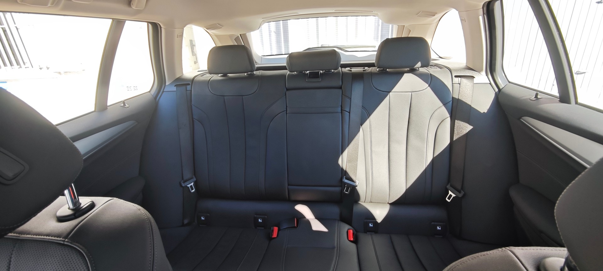 BMW 530i xDrive 48V Touring Steptronic-image-9