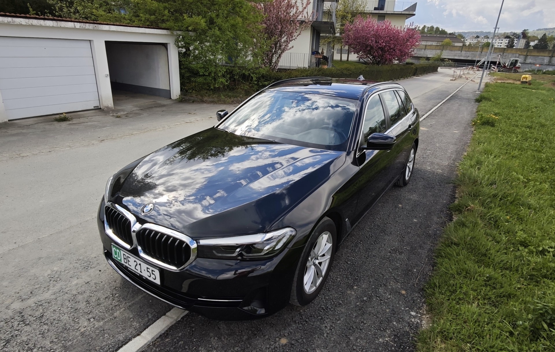 BMW 530i xDrive 48V Touring Steptronic-image-4