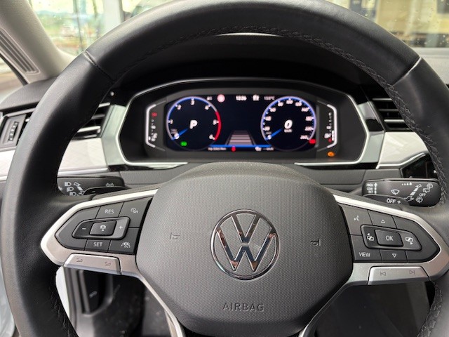VW Passat 2.0 TDI BMT Business 4Motion DSG-image-12