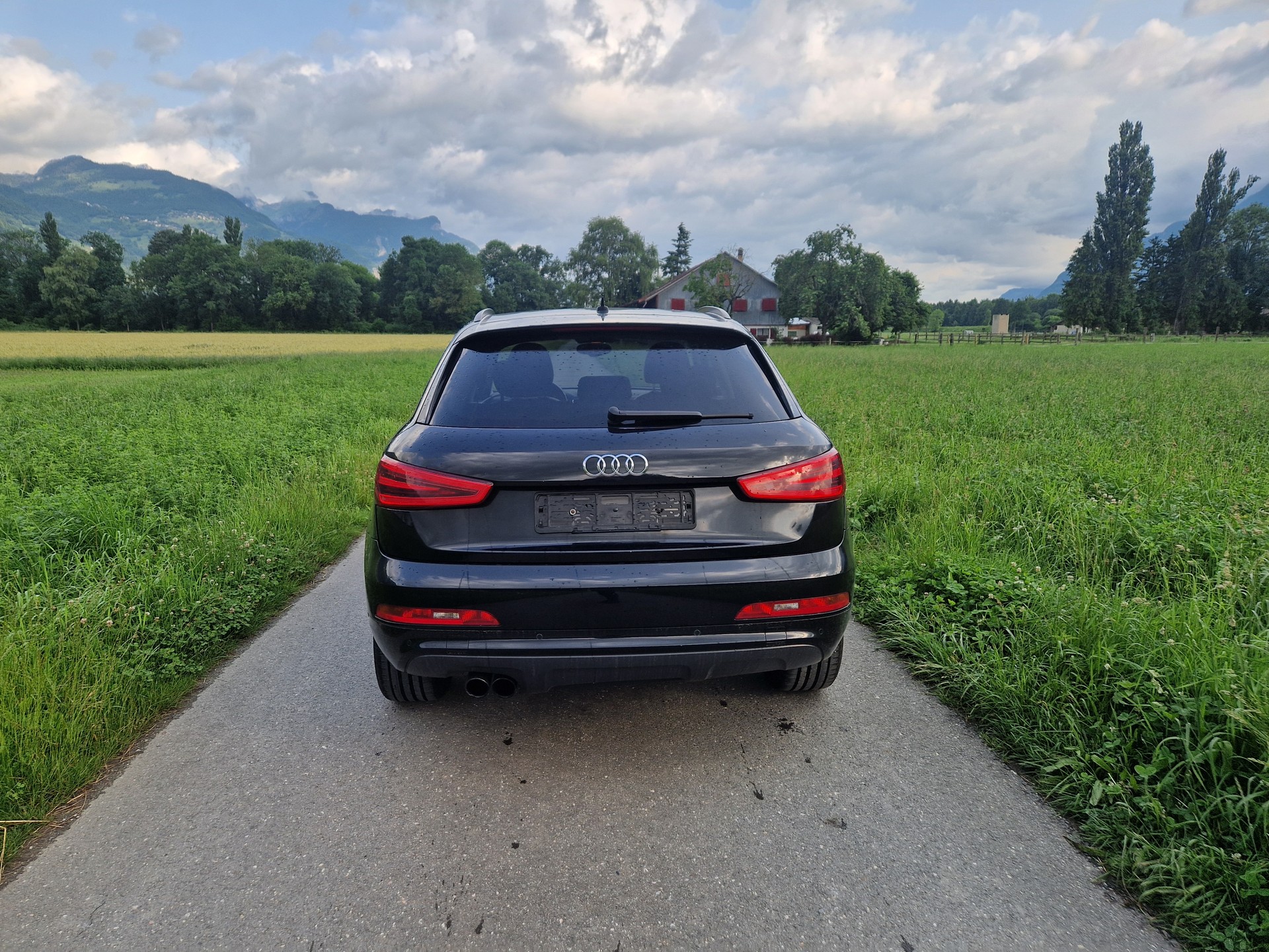 AUDI Q3 2.0 TFSI quattro S-tronic-image-4