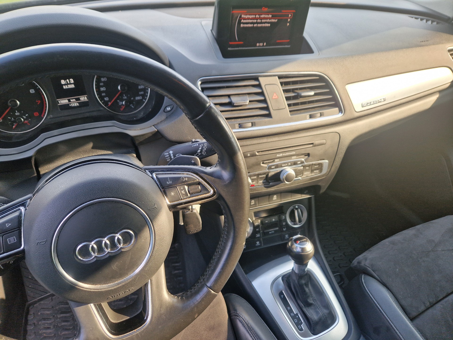 AUDI Q3 2.0 TFSI quattro S-tronic-image-11