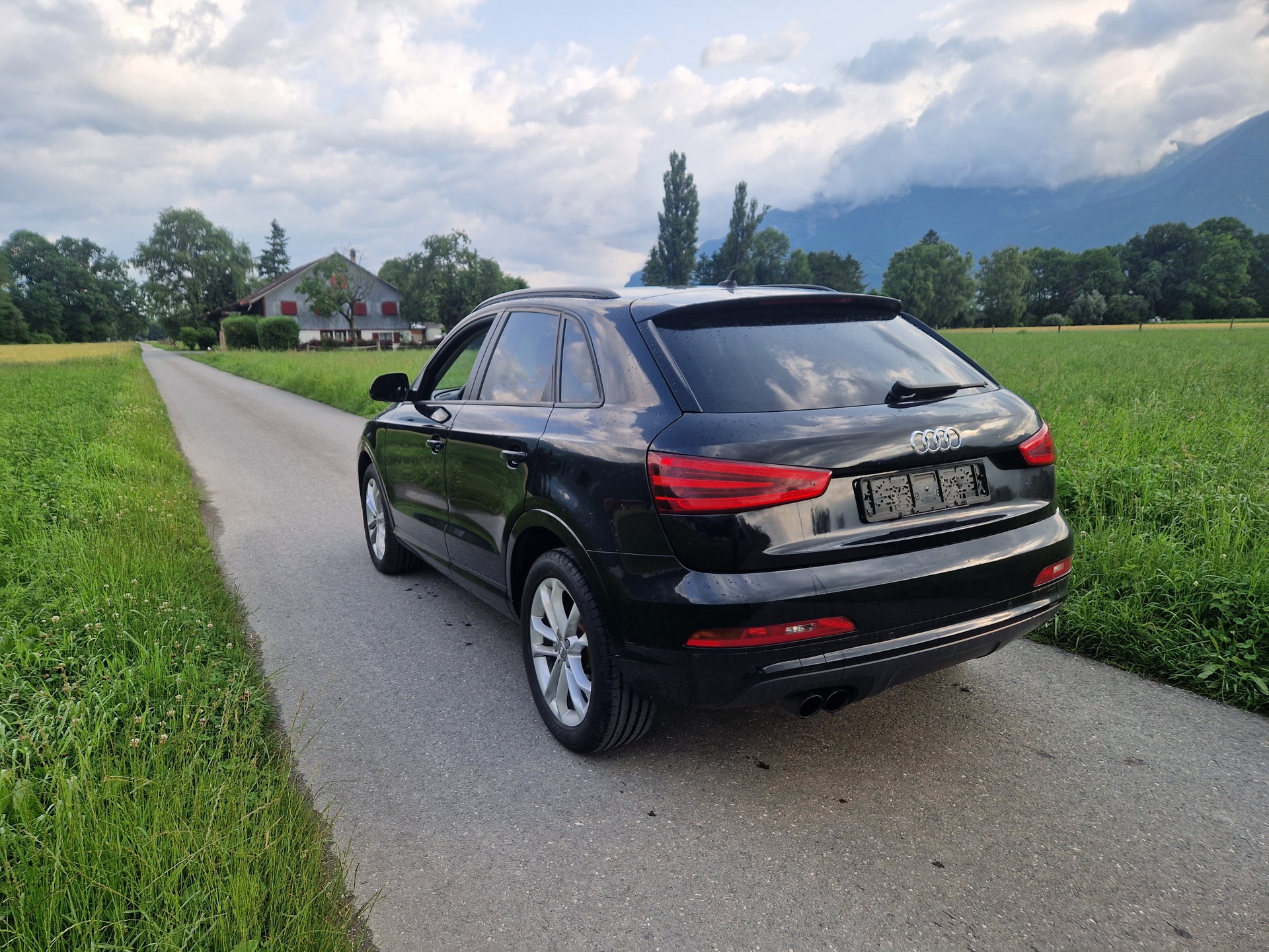 AUDI Q3 2.0 TFSI quattro S-tronic-image-5