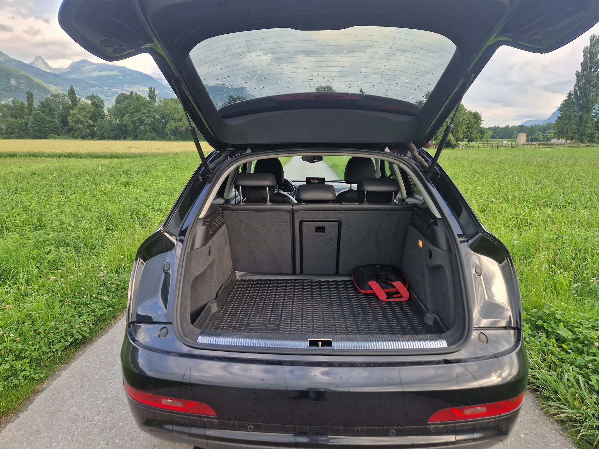 AUDI Q3 2.0 TFSI quattro S-tronic-image-6