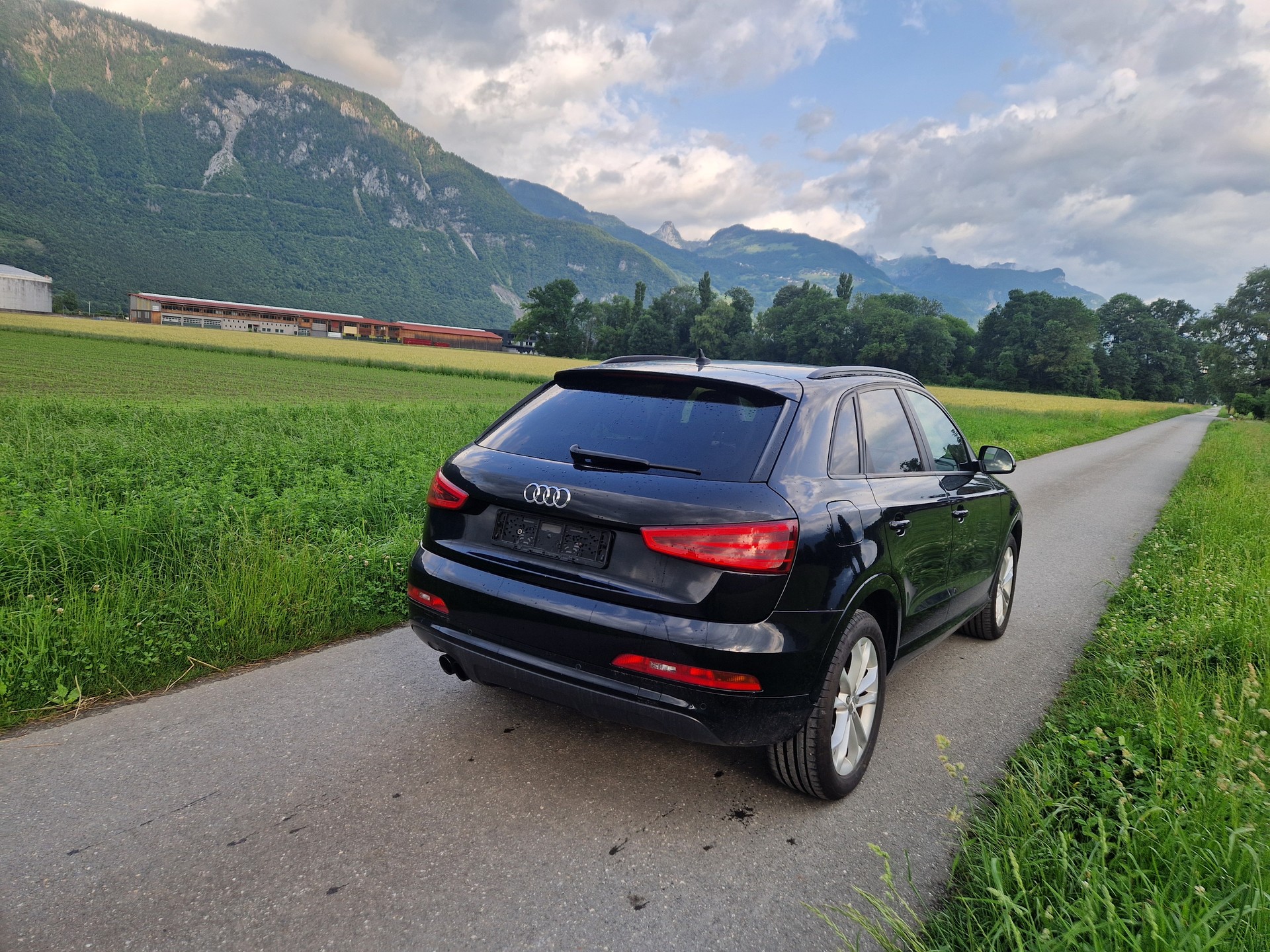 AUDI Q3 2.0 TFSI quattro S-tronic-image-3