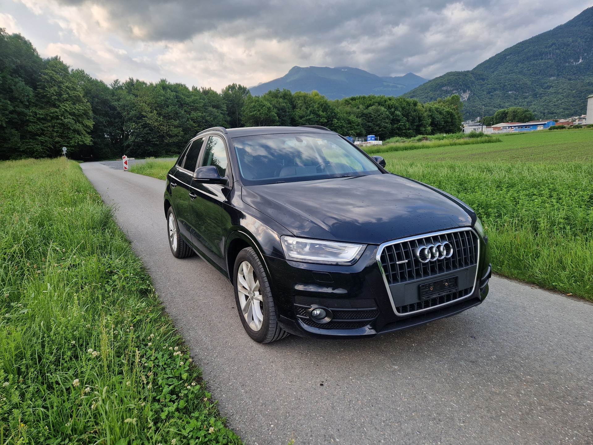 AUDI Q3 2.0 TFSI quattro S-tronic-image-2