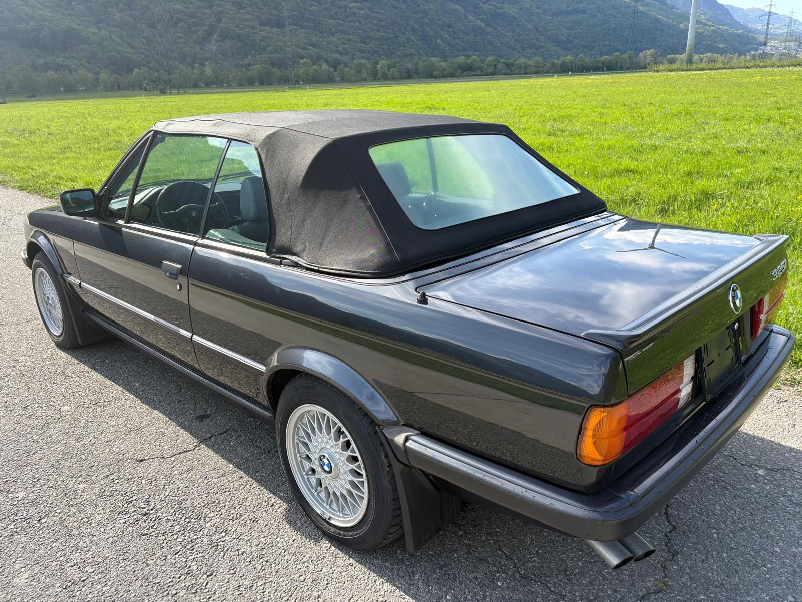 BMW 325i Cabrio-image-2