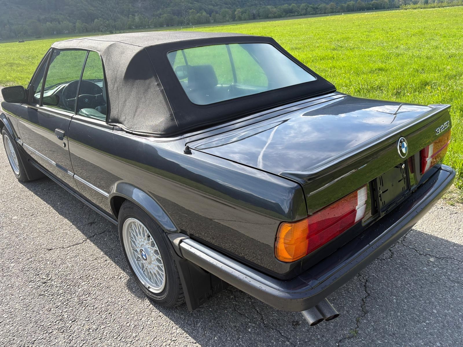 BMW 325i Cabrio-image-3
