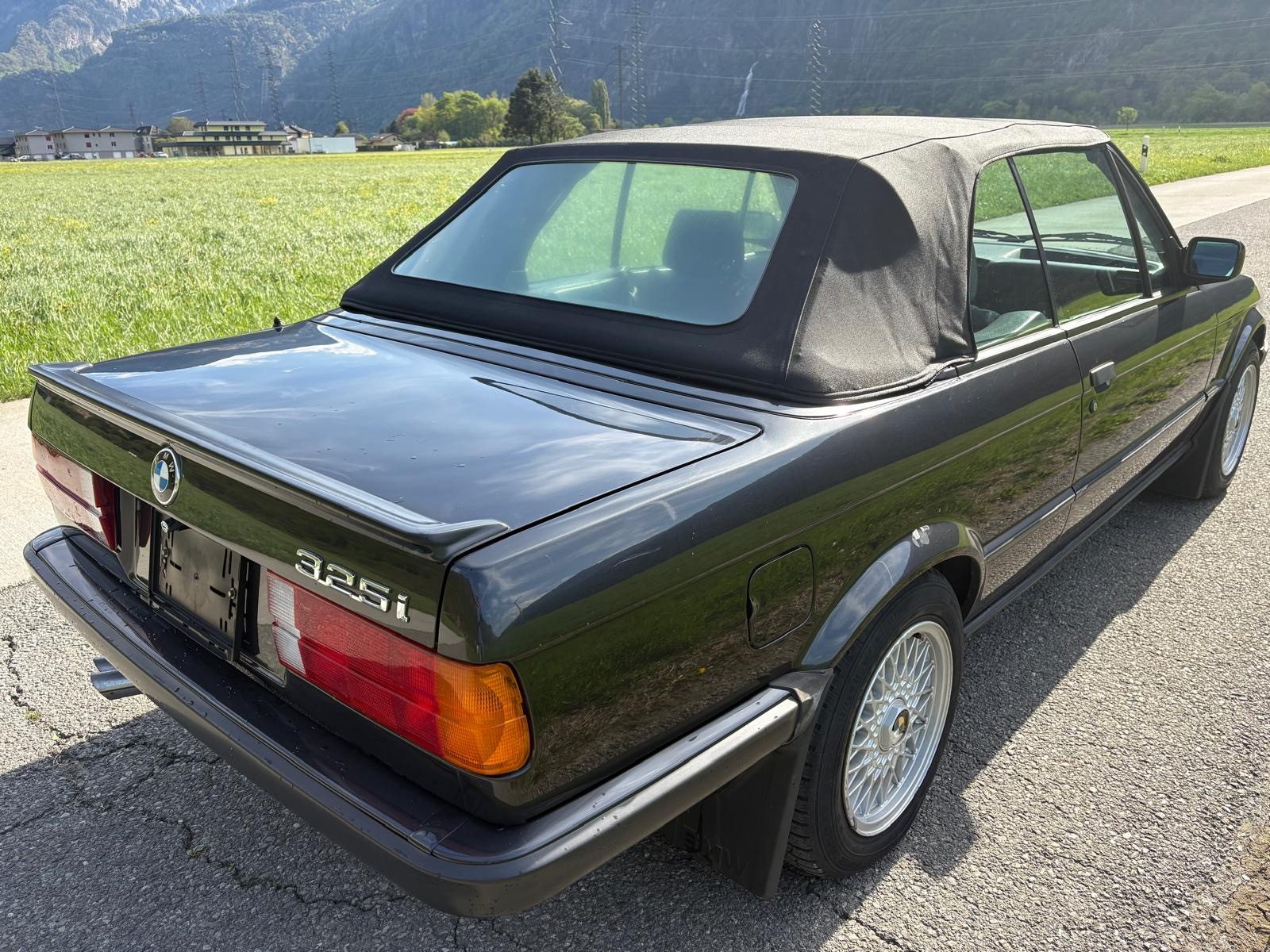 BMW 325i Cabrio-image-5
