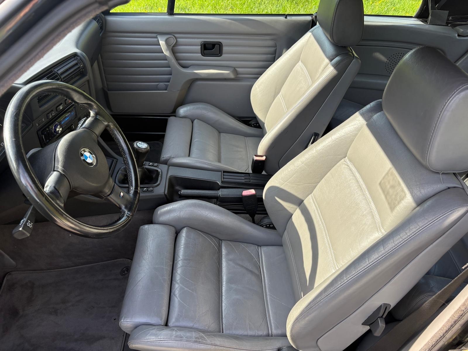 BMW 325i Cabrio-image-12