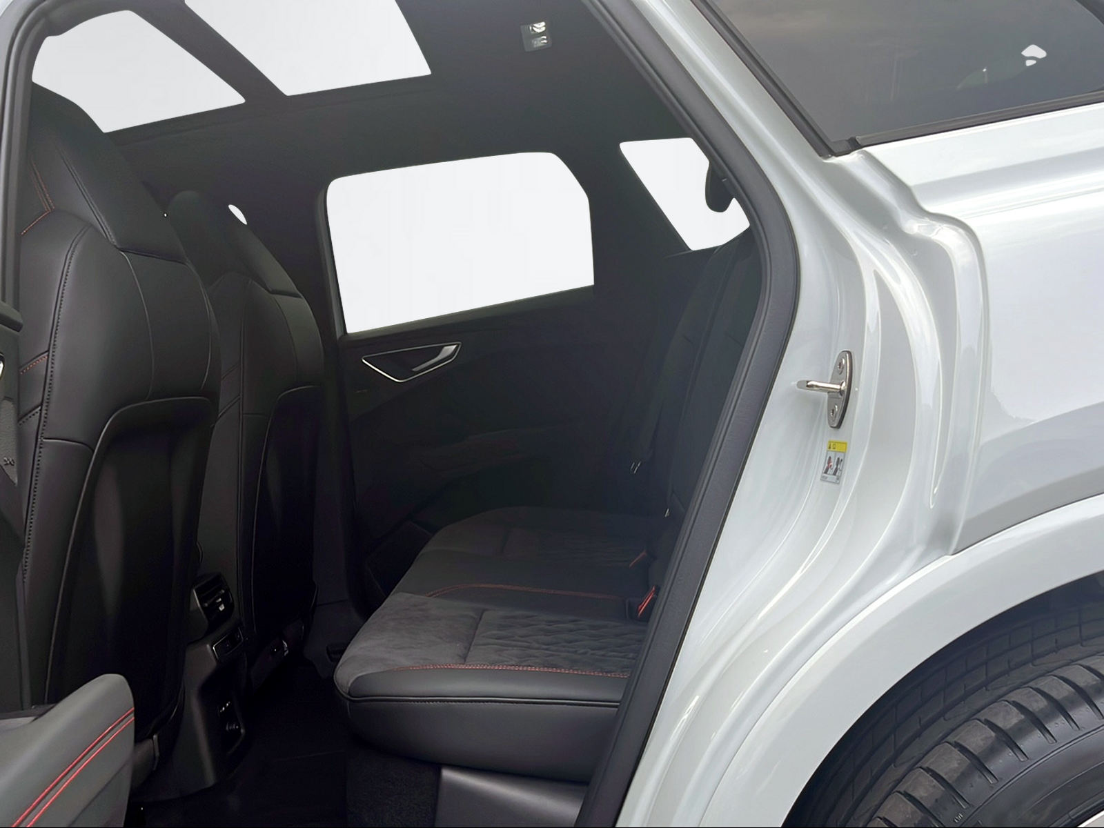 AUDI Q4 45 e-tron quattro-image-8