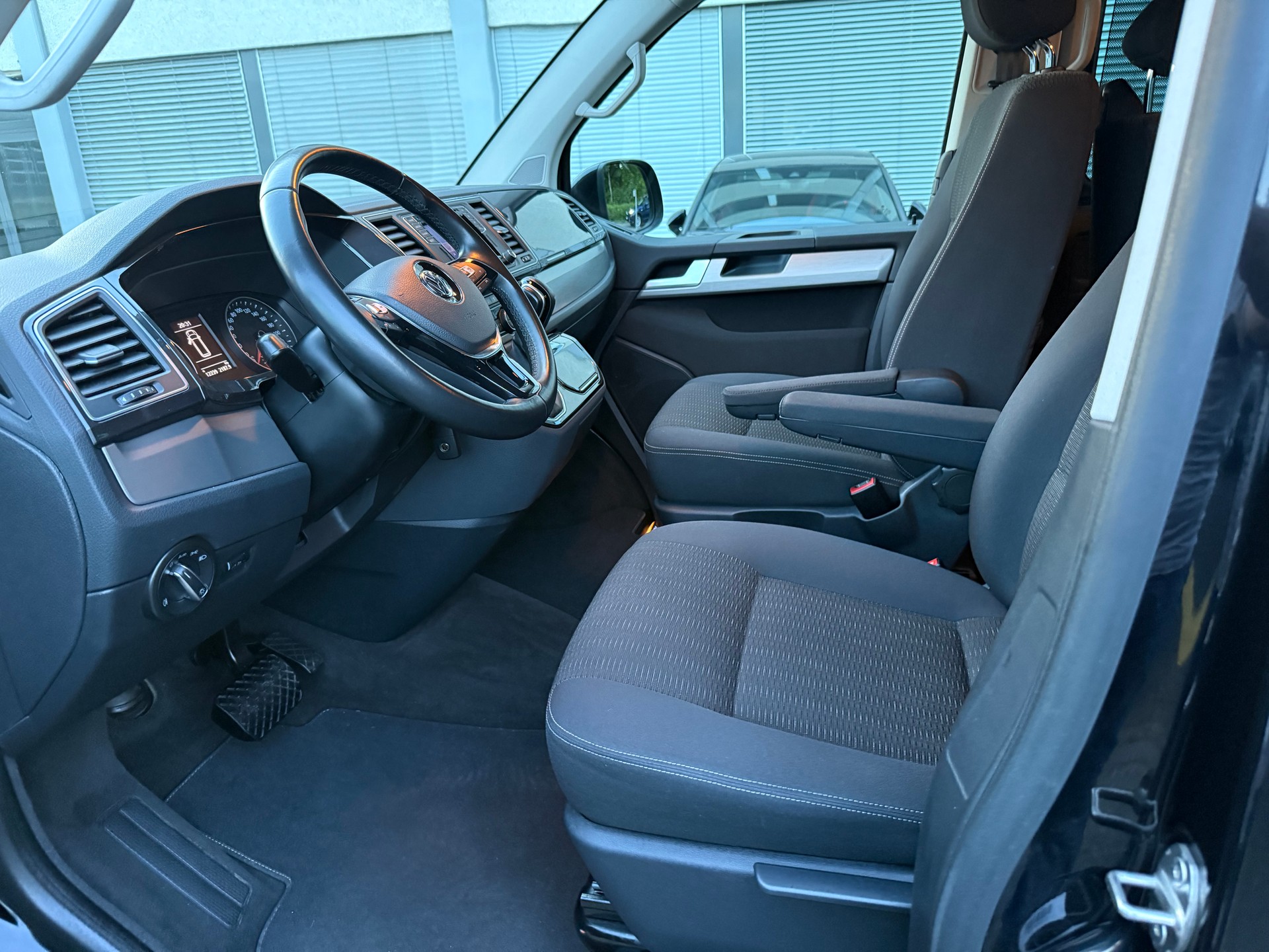 VW T6 Multivan 2.0 TDI Comfortline 4Motion LWB-image-10
