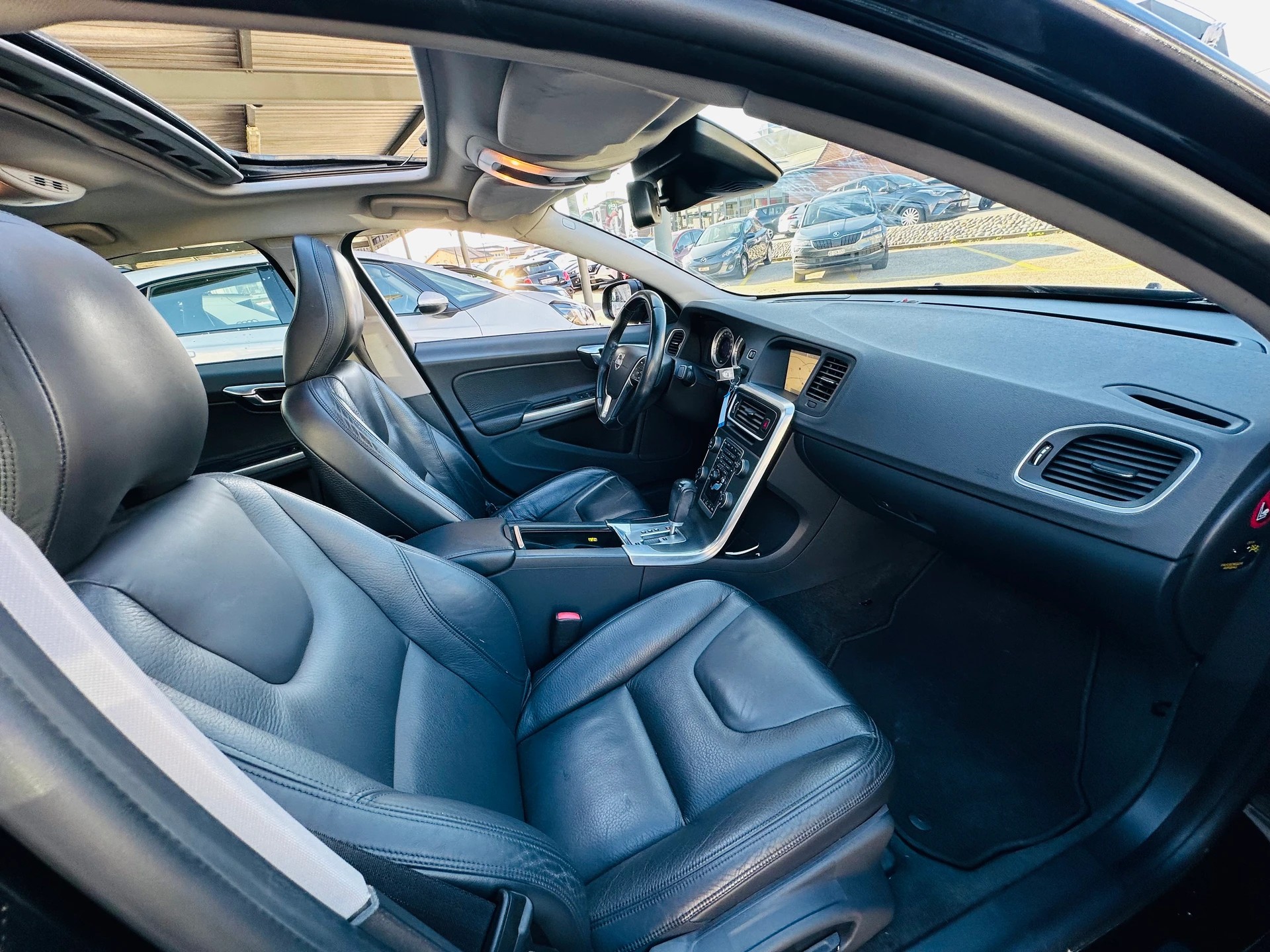 VOLVO S60 D3 Summum Geartronic-image-11