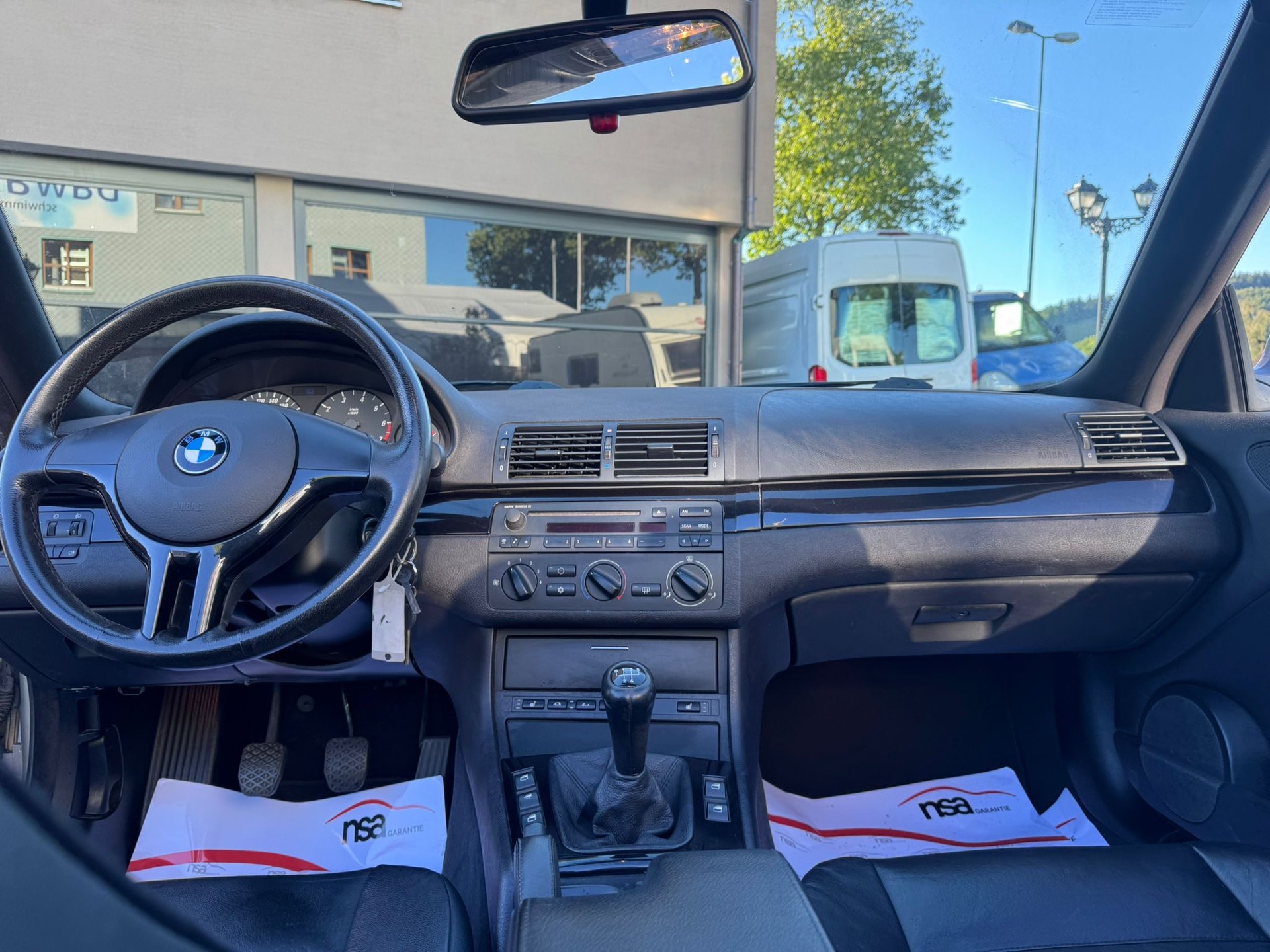 BMW 323Ci Cabriolet-image-11