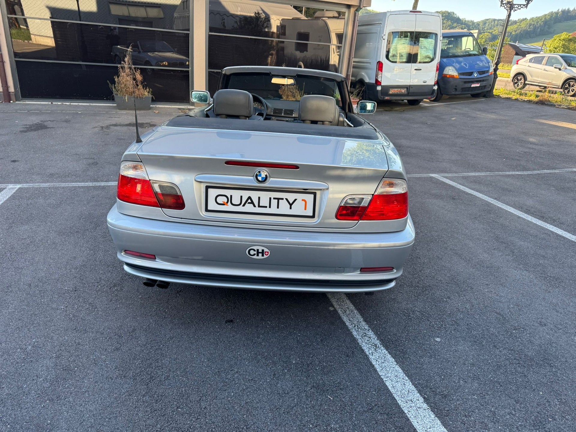BMW 323Ci Cabriolet-image-8