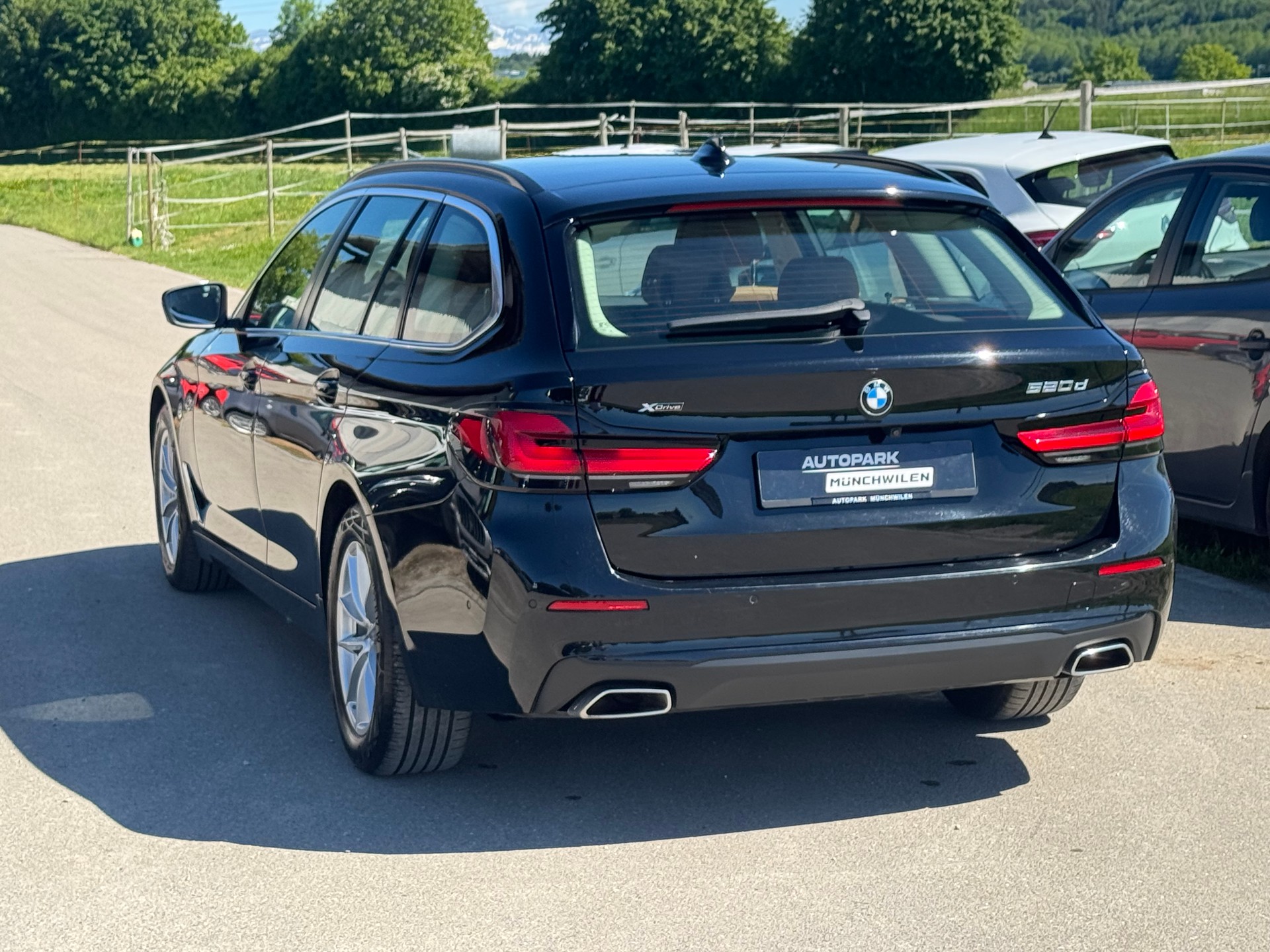 BMW 520d xDrive 48V Touring Luxury Steptronic-image-3