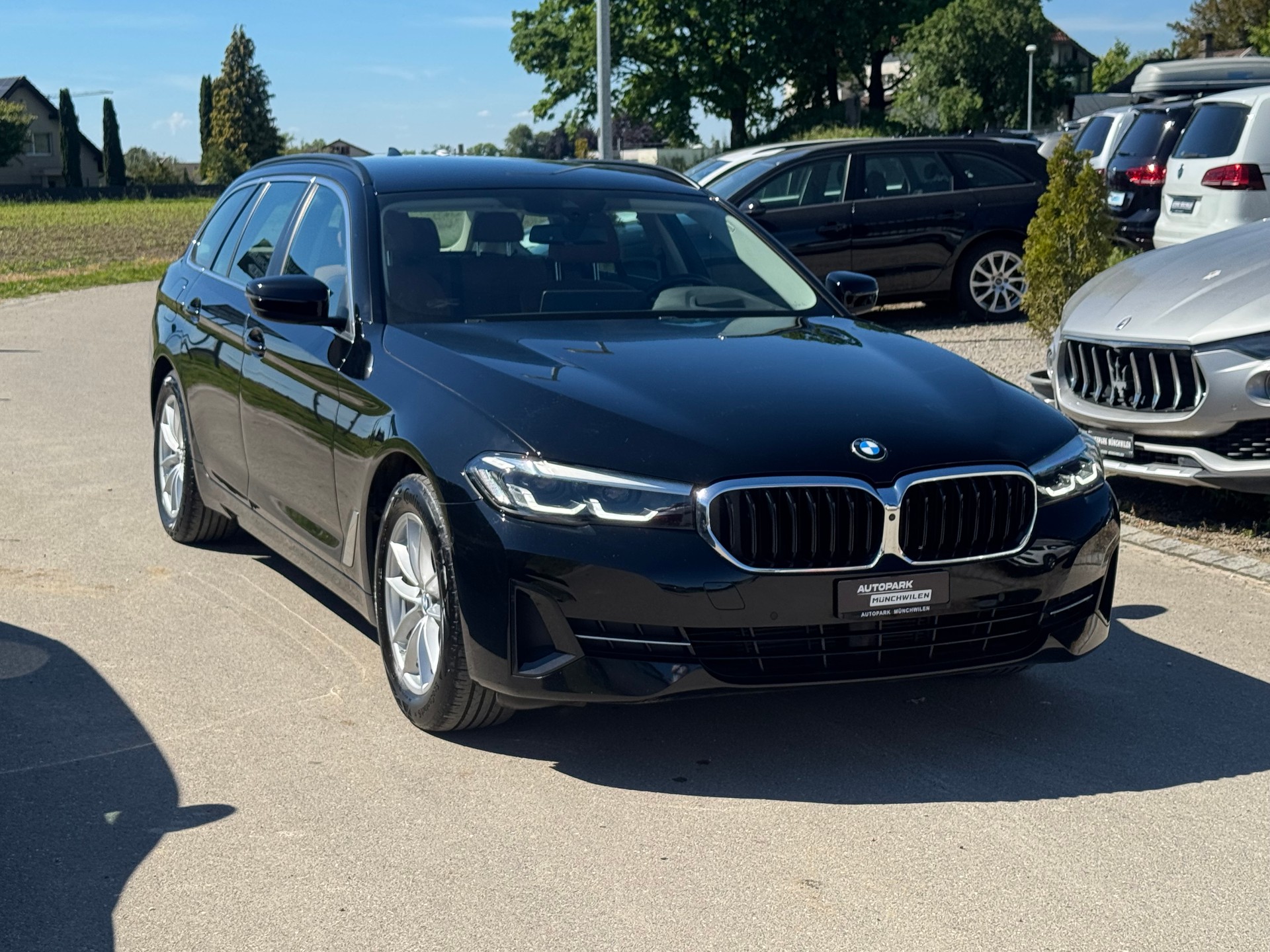 BMW 520d xDrive 48V Touring Luxury Steptronic-image-1