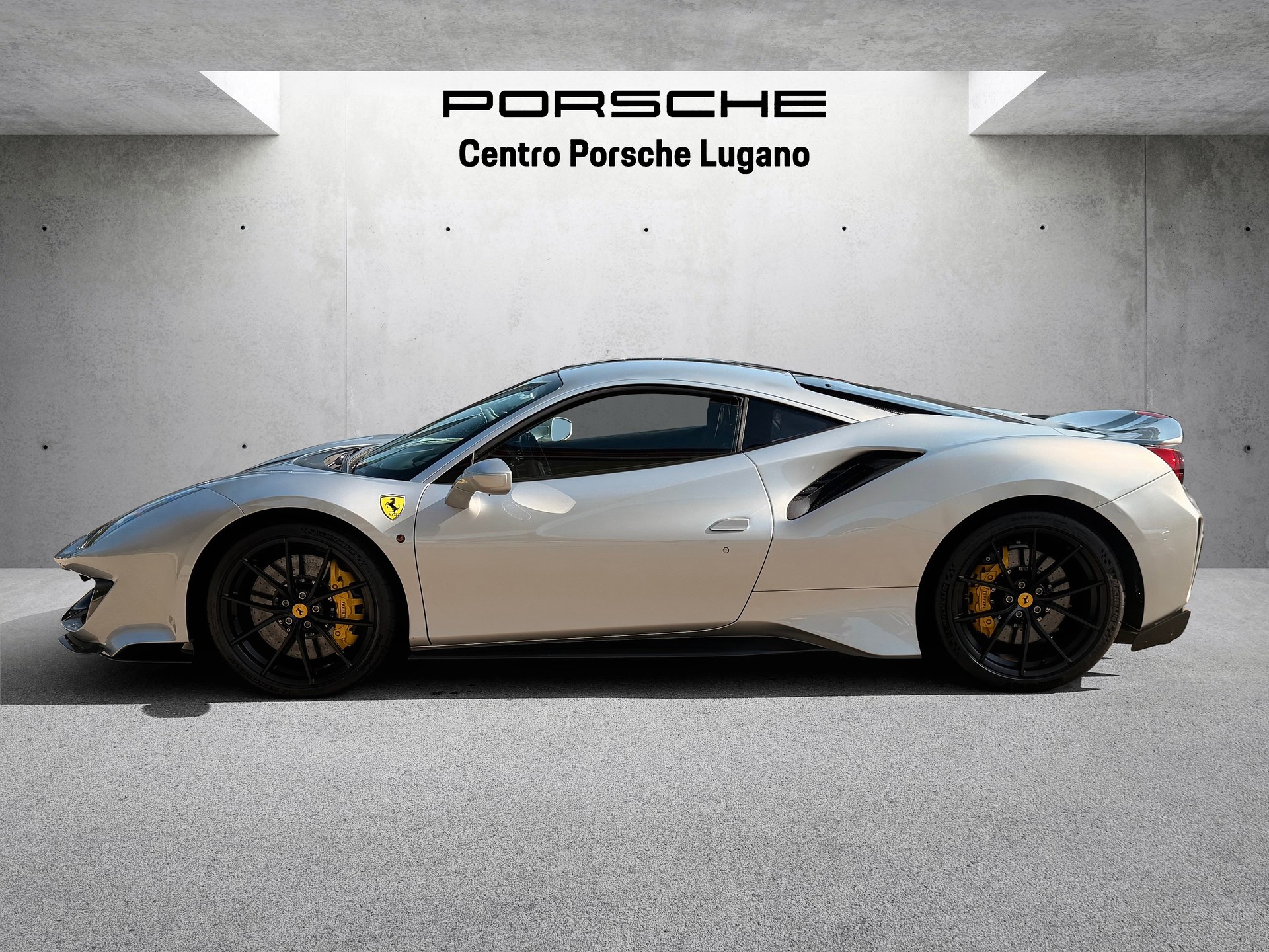 FERRARI 488 Pista 3.9 V8-image-1